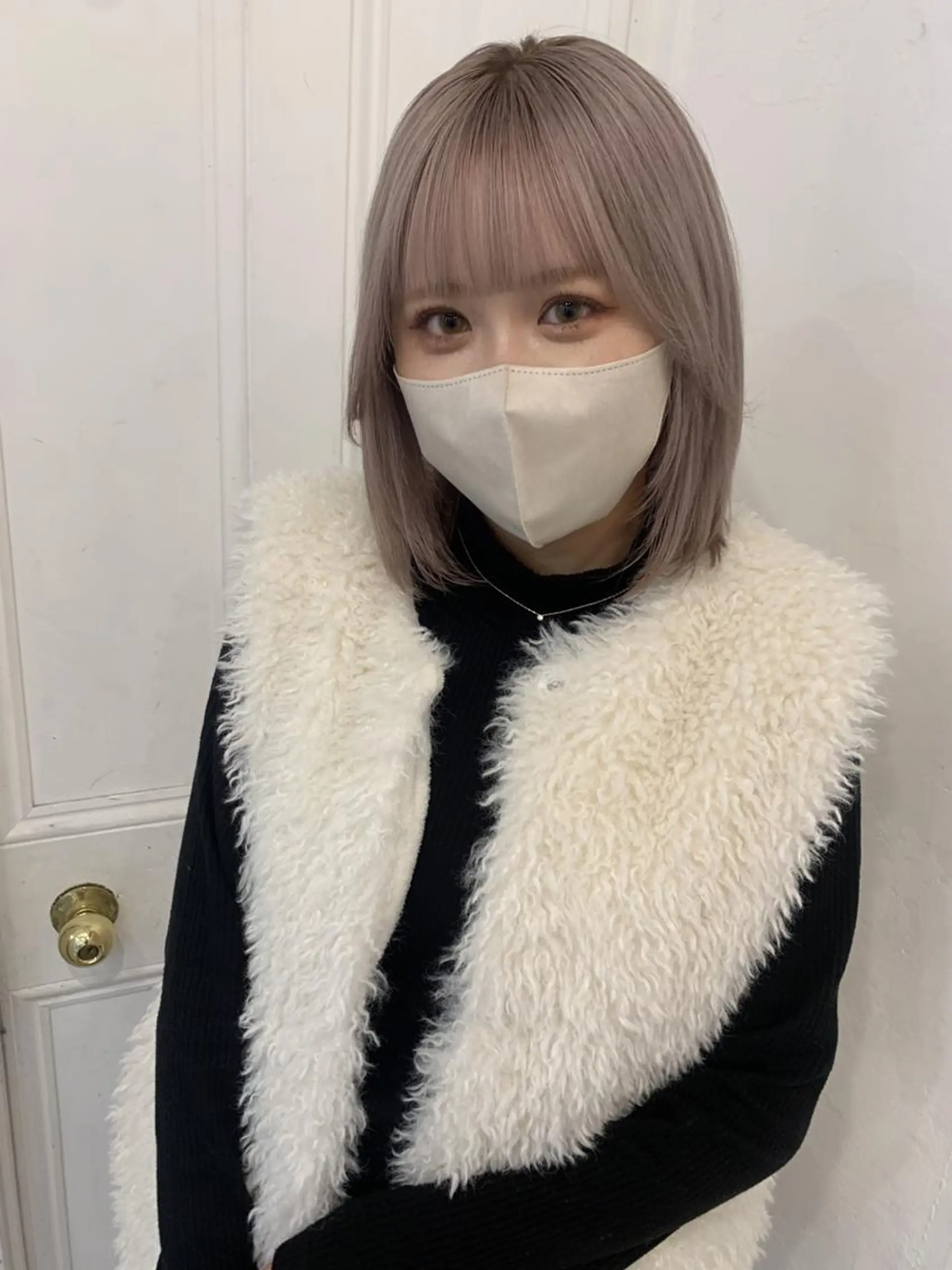 ミディアム カラー ベージュカラー ブリーチ ケアブリーチ グレージュ ヘアカラー ブリーチカラーが人気 onnuのヘアスタイル