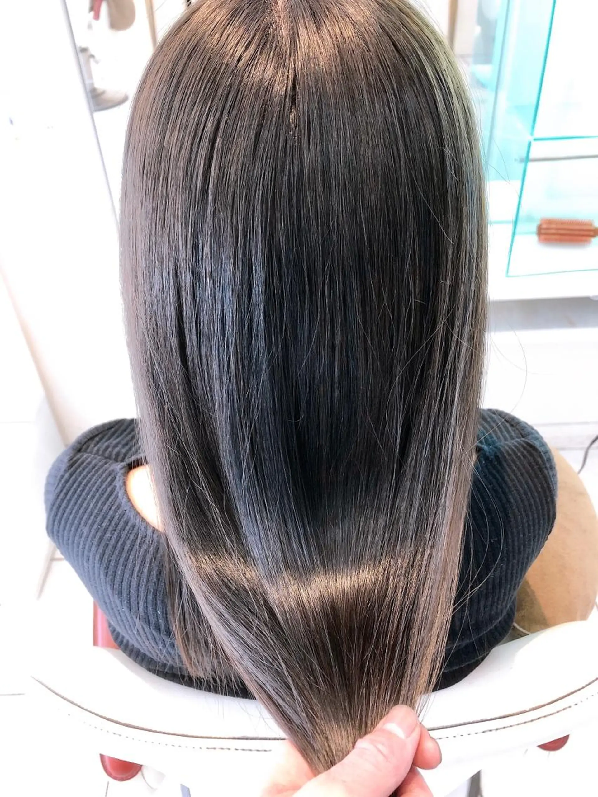 セミロング カラー 保住 亮太のヘアスタイル