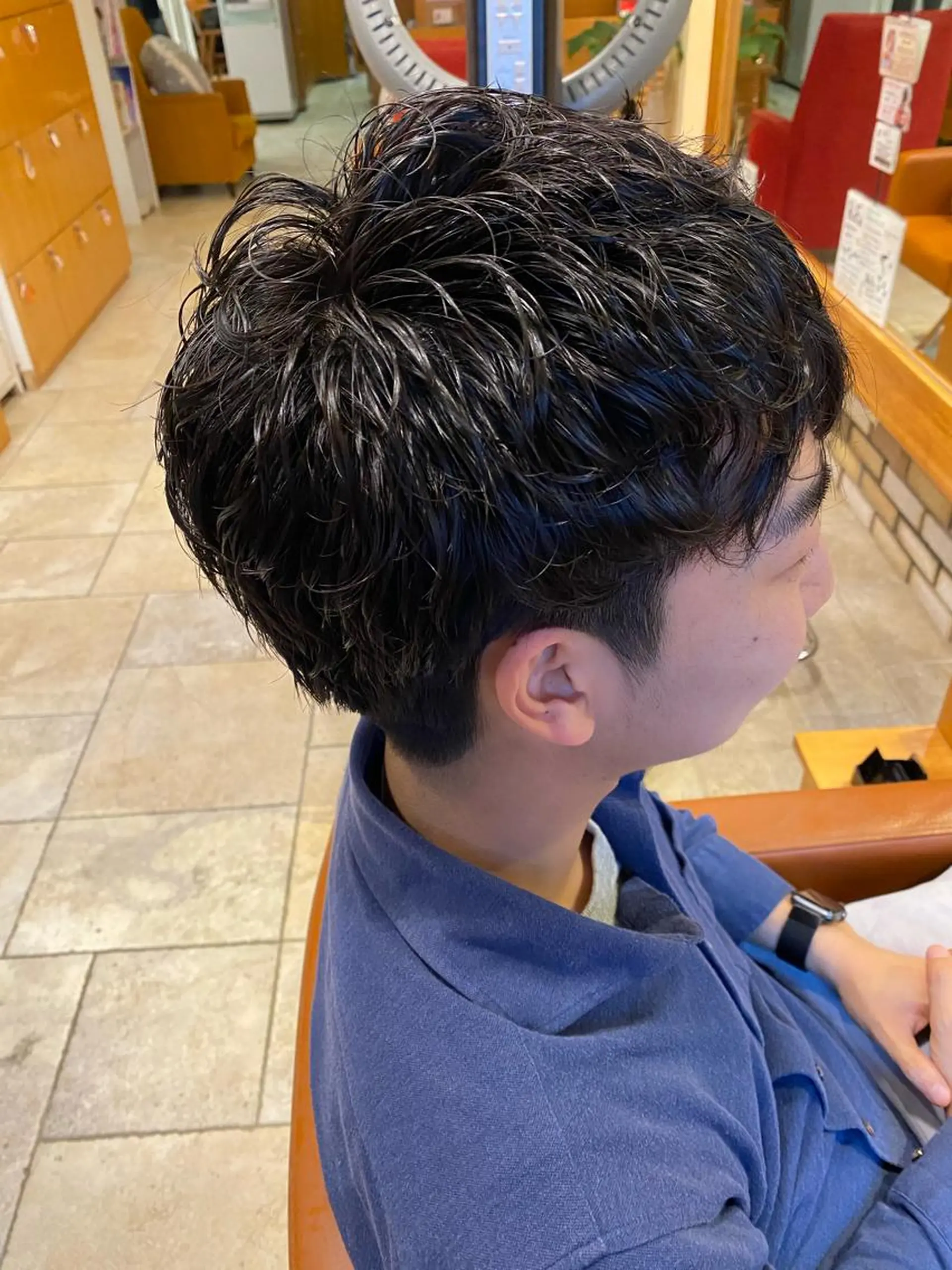 パーマ メンズ 透明感カラー・ 髪質改善🩵イケダのヘアスタイル