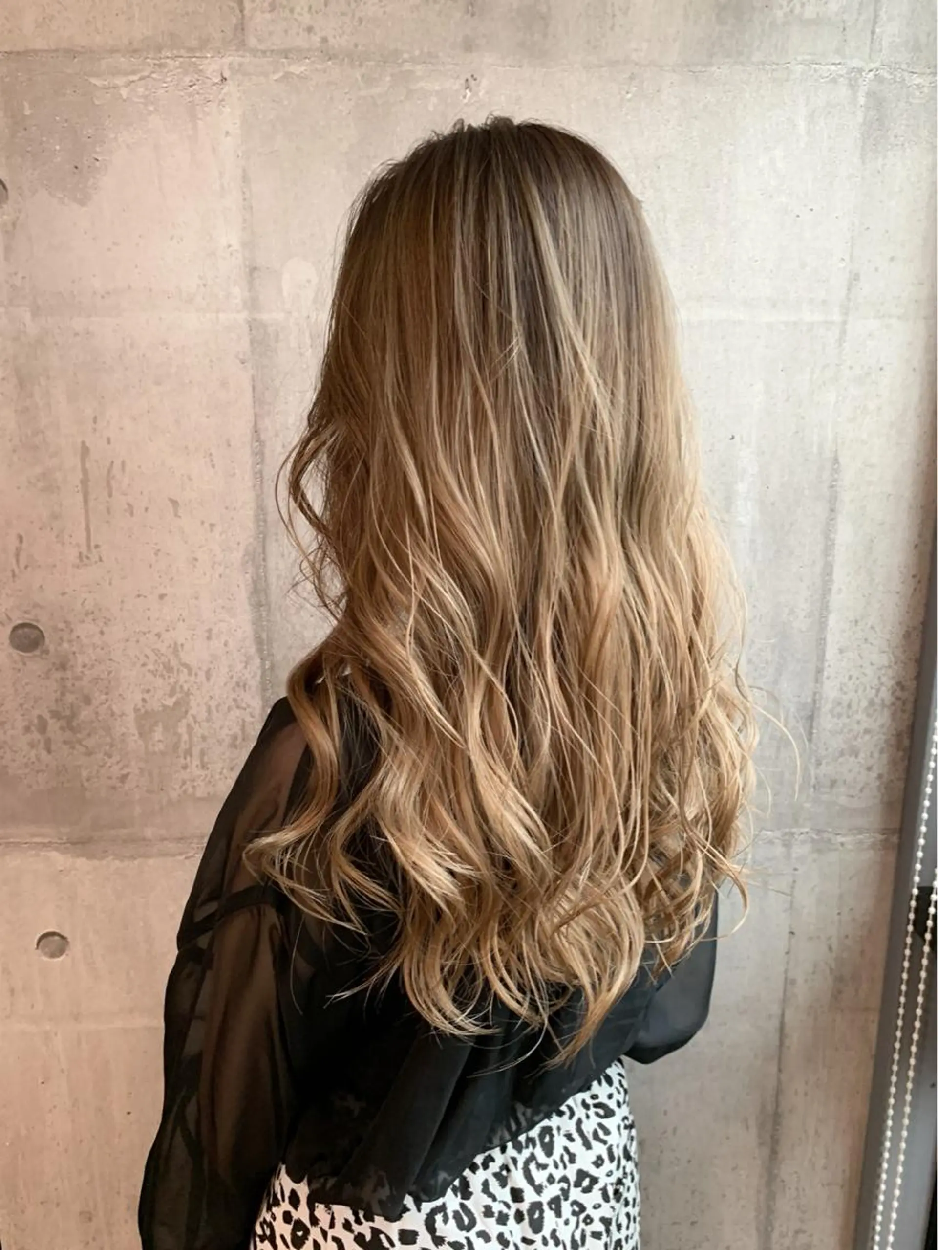 ロング ヘアカラー レイヤーカット TAIKIのヘアスタイル