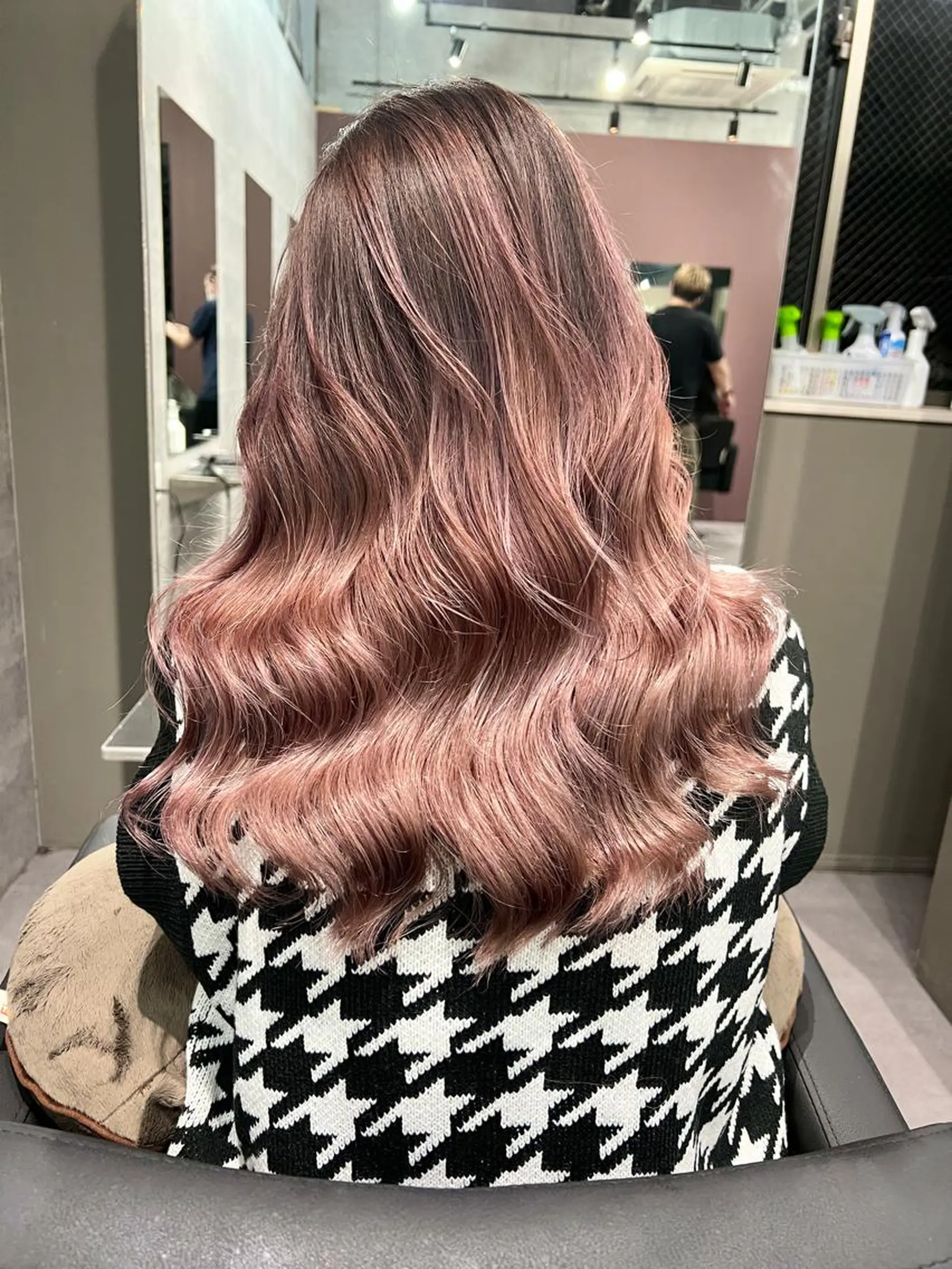 セミロング カラー バレイヤージュ レイヤーカット Via officialのヘアスタイル