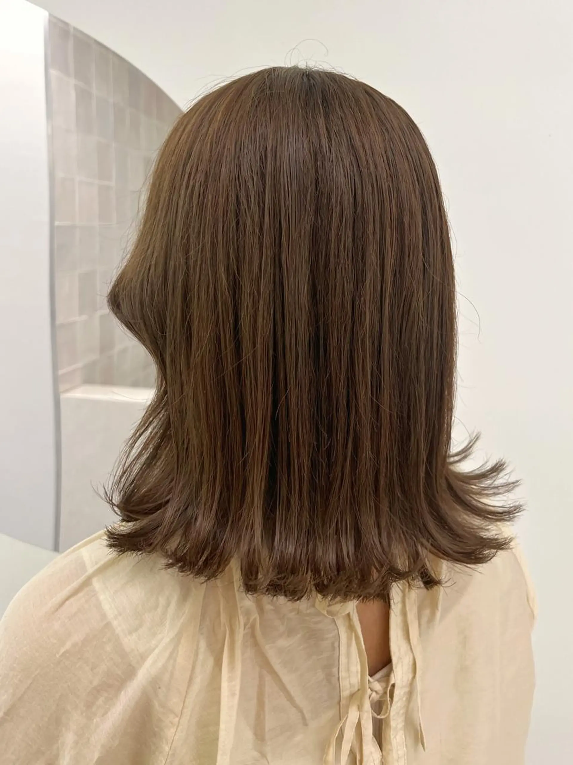 ミディアム カラー ベージュカラー ミルクティーベージュ くびれヘア ヘアカラー 韓国ヘア☁️ mitsukiのヘアスタイル