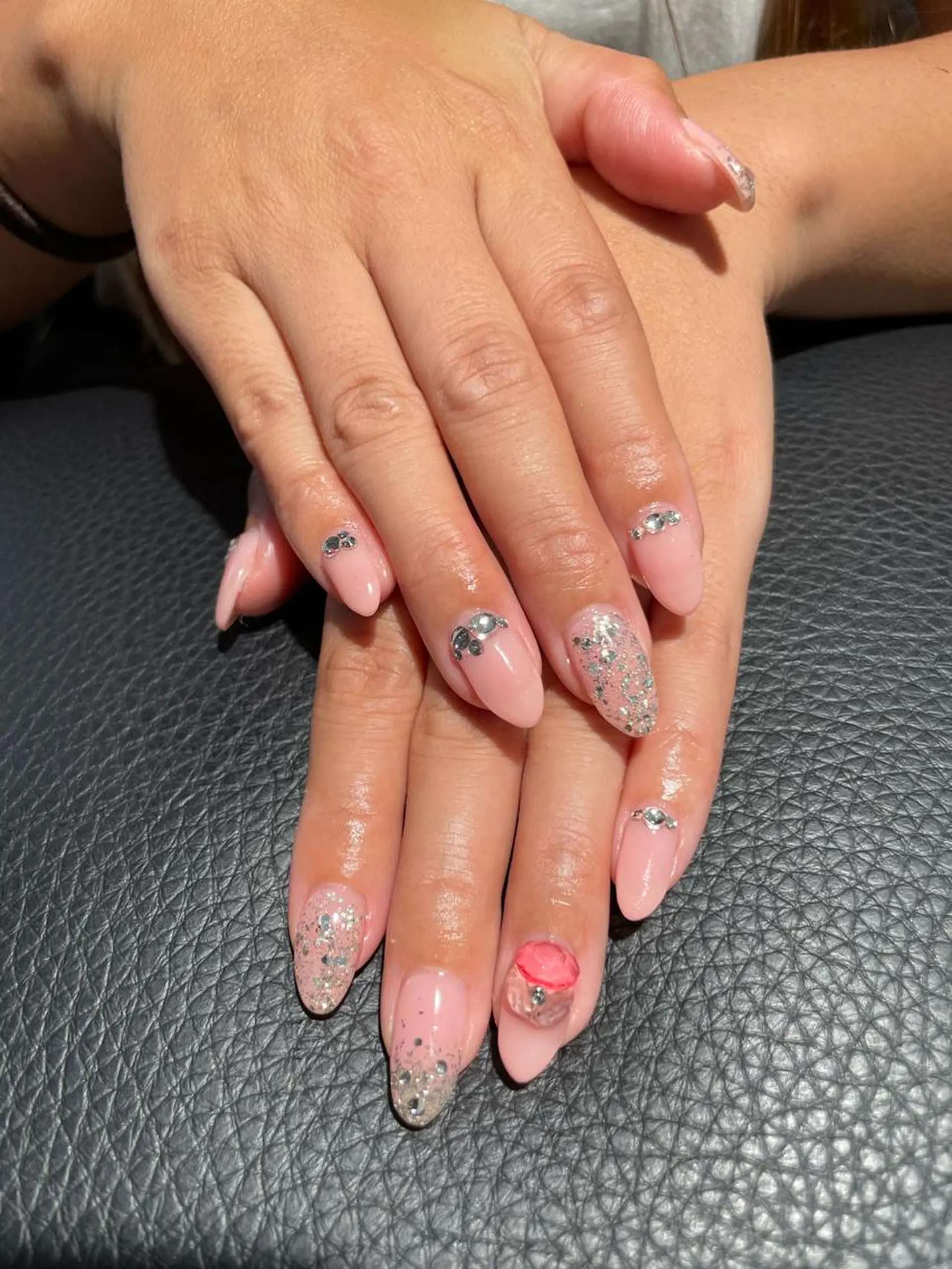 ネイル アートネイル キラキラネイル ストーンネイル ハンドネイル フットネイル HAIR MAKE Aila所属・Aila.nail _F_AYUMIのネイルデザイン