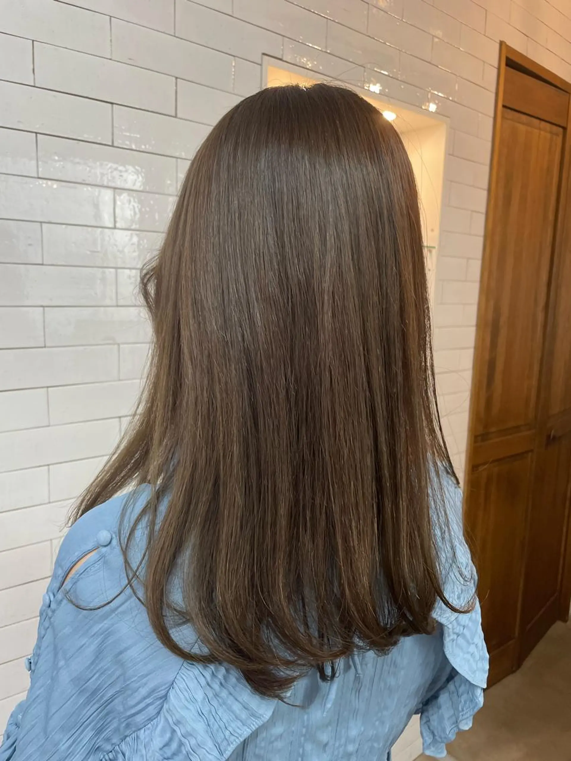 ロング カラー アッシュ ベージュカラー ブリーチ ブリーチなしカラー 縮毛矯正 やすだ しおりのヘアスタイル