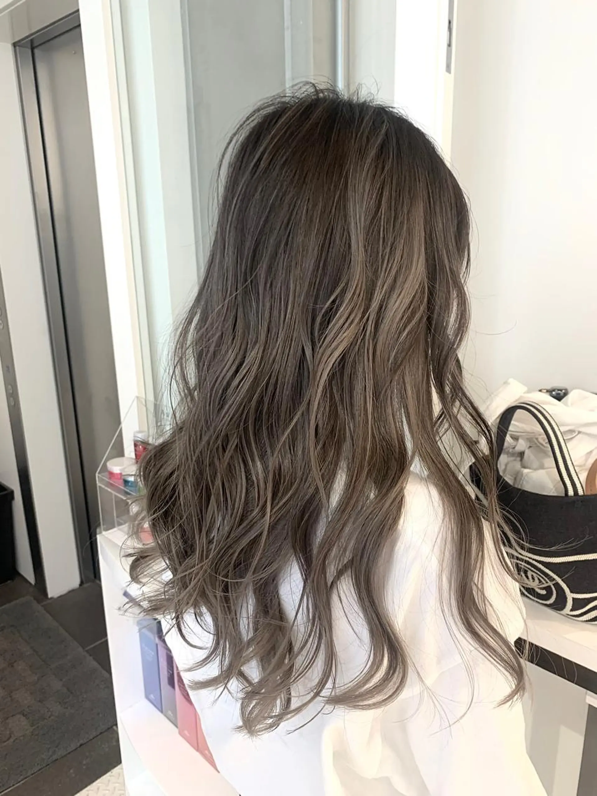 ロング カラー ヘアアレンジ ベージュカラー グラデーションカラー ハイライトカラー くせ毛 外国人風カラー 髪質改善land千葉所属・阿部 圭悟のヘアスタイル