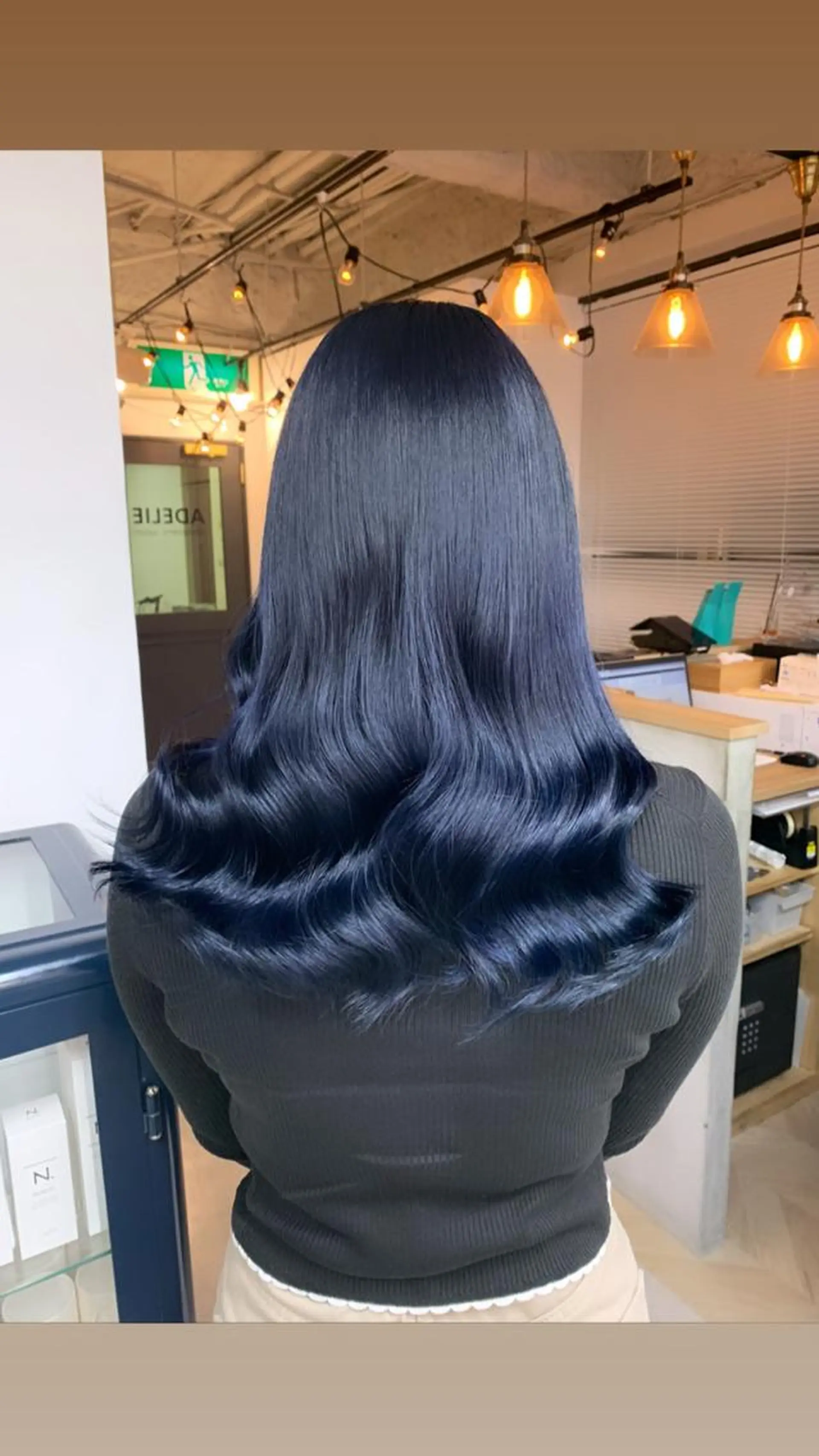 セミロング カラー 黒髪 ブルーカラー ブルーブラック ネイビーカラー ヨシンモリ カット ヘアカラー トリートメント FRAME+spa&hair roomなんば駅前店所属・🌸MAYU🌸 ハイトーン➕レイヤーのヘアスタイル