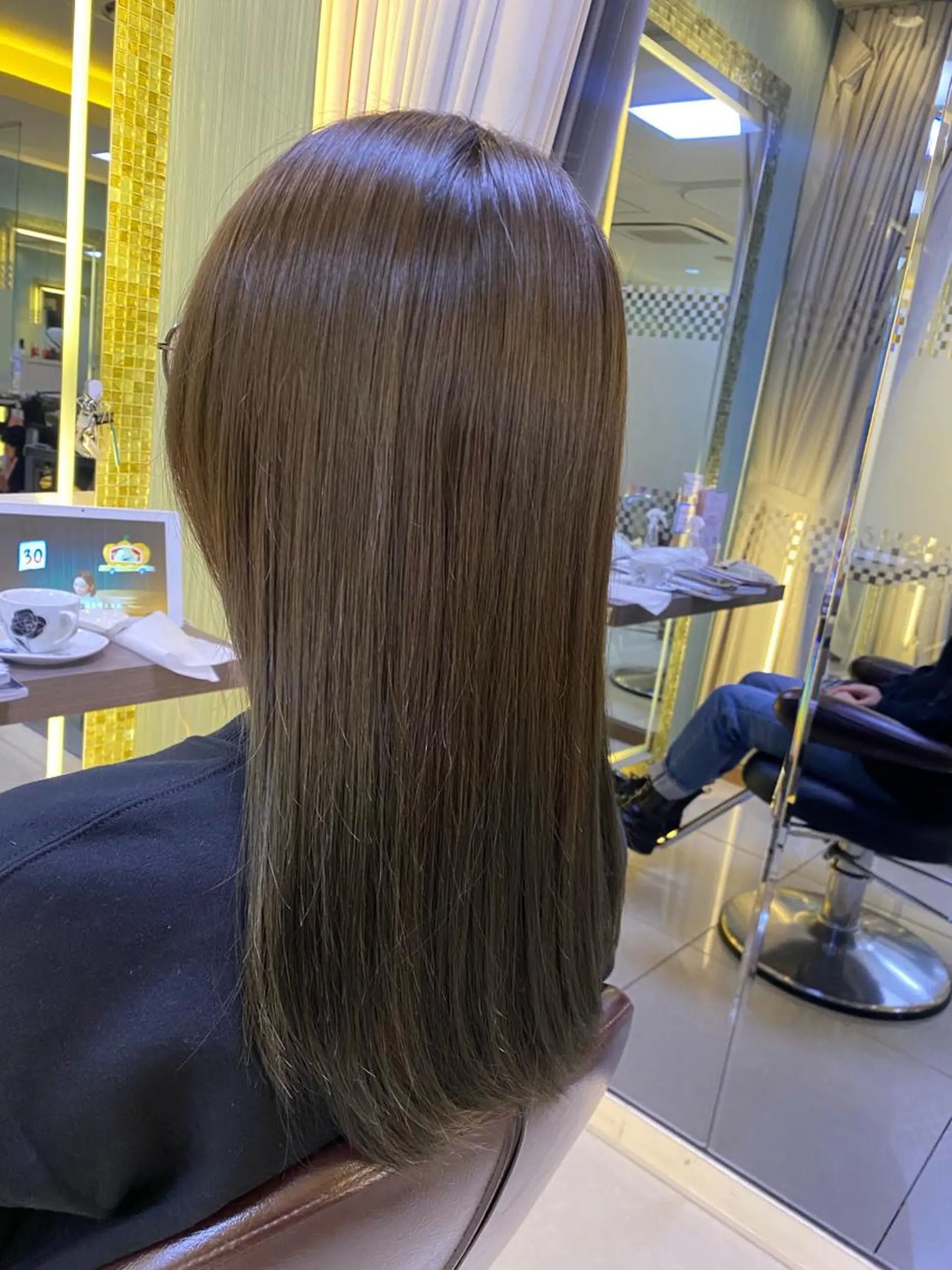 セミロング カラー ✨垢抜け✨3Dカラー 山本美侑のヘアスタイル