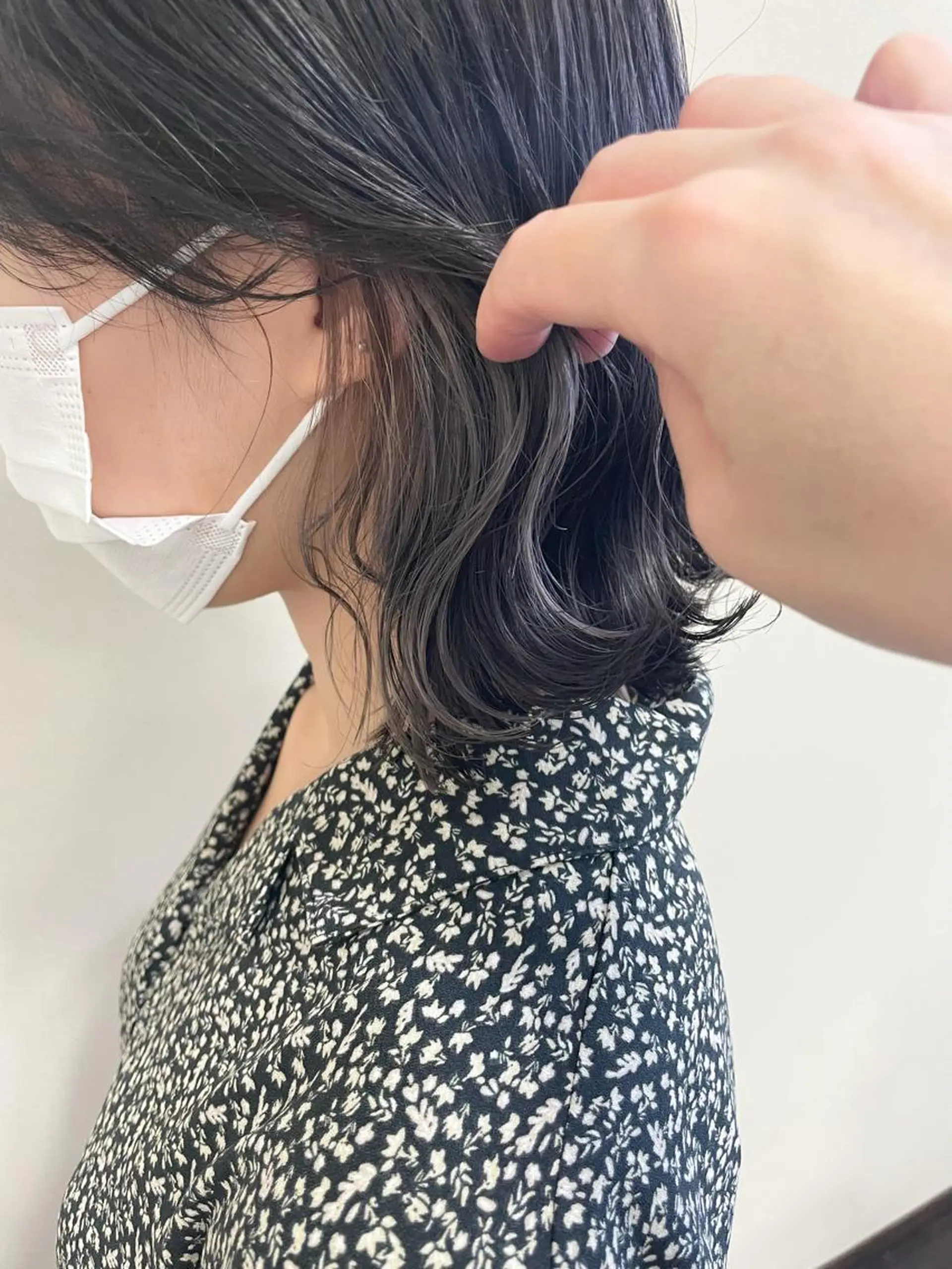 ショート カラー アッシュ イヤリングカラー シルバー 沢田 瞳のヘアスタイル