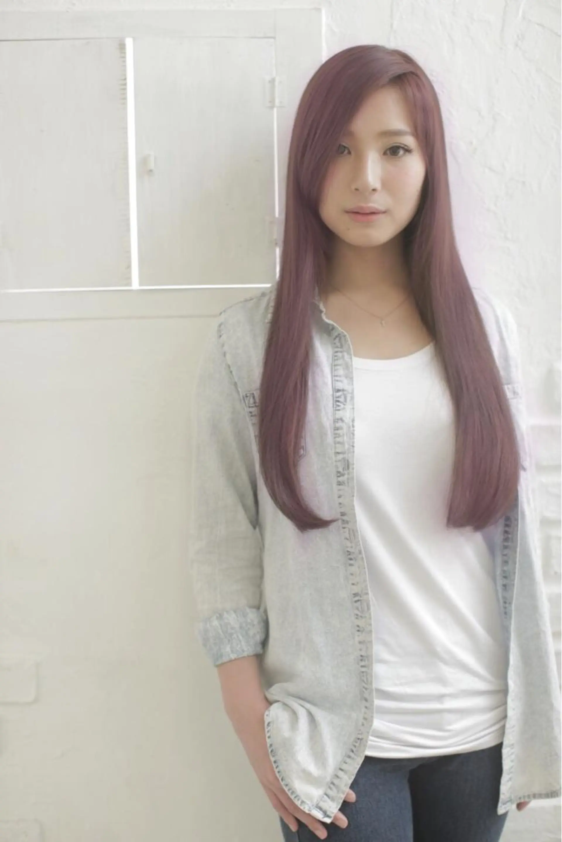 ロング ラベンダーベージュ Eliss 堀江のヘアスタイル