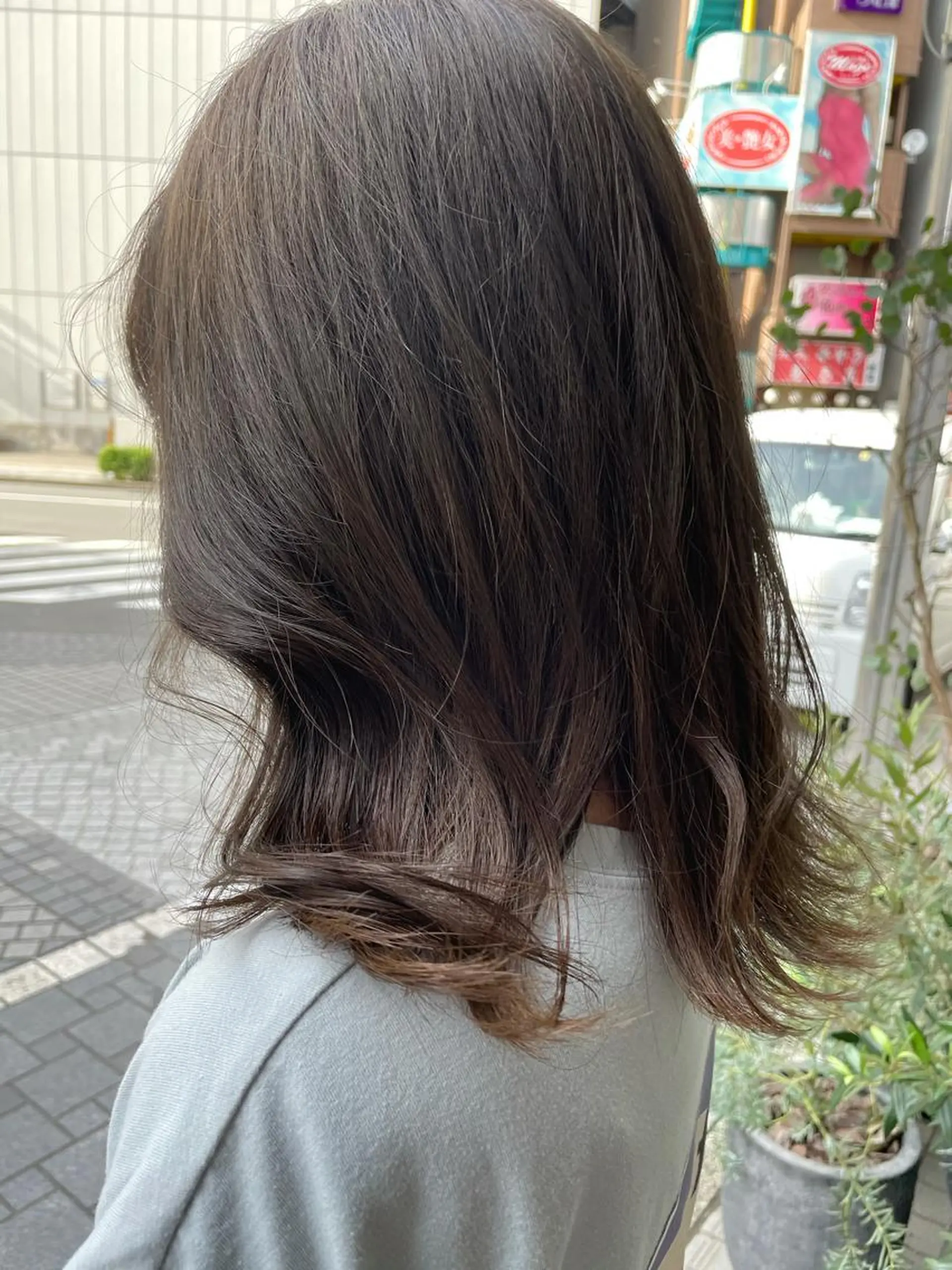 ミディアム カラー ベージュカラー 透明感カラー オリーブベージュ ヘアカラー ナチュラル透明感🌱 小山美樹子のヘアスタイル