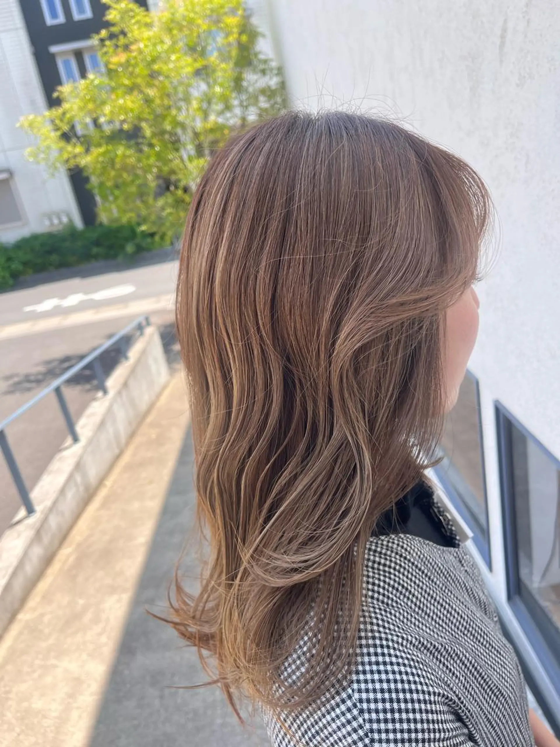 ロング ラベンダーベージュ レイヤーカット idea研究学園店所属・艶髪／レイヤーカット 塚越　紗菜のヘアスタイル