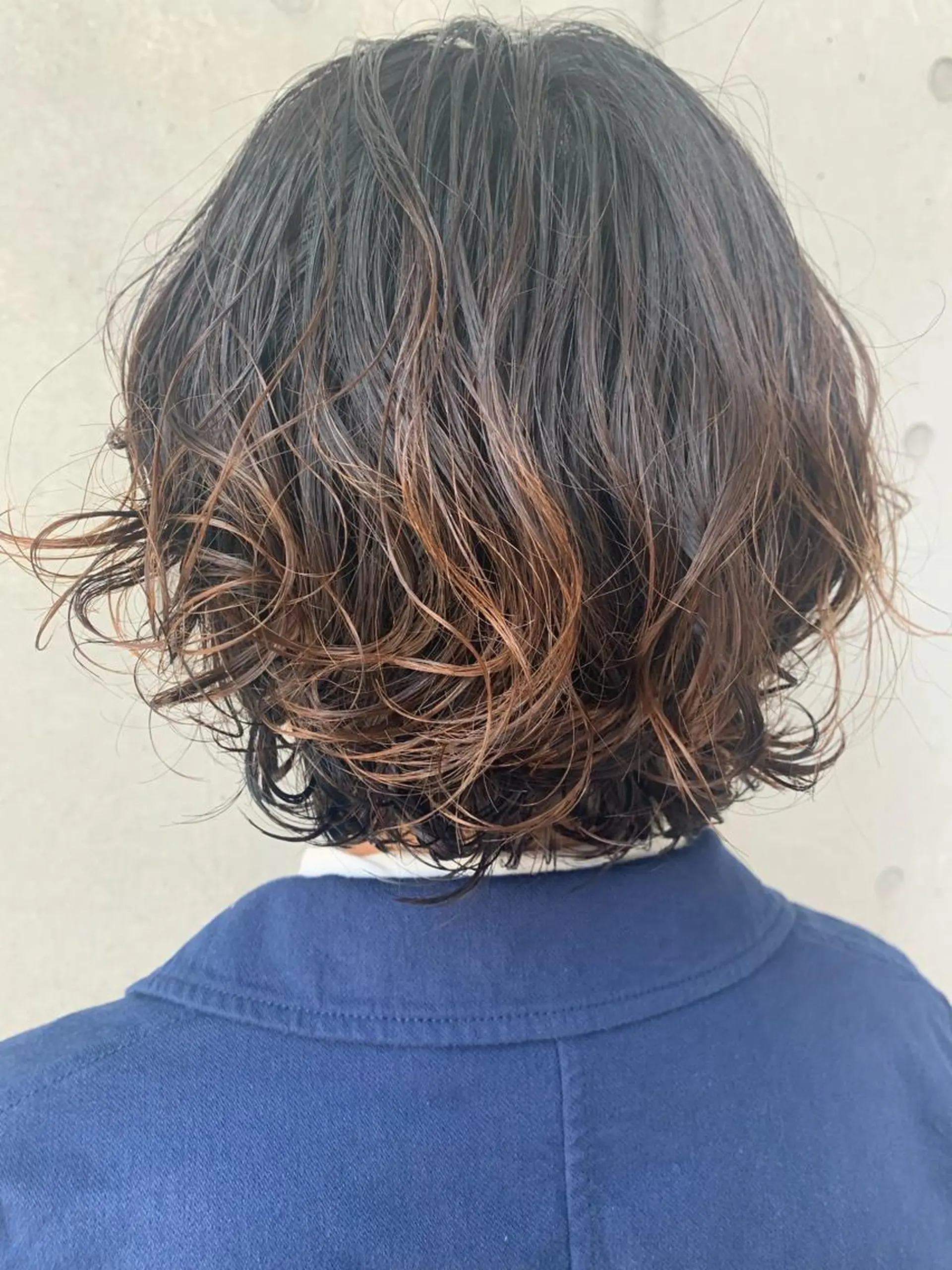 ショート パーマ ショートボブ ボブ ショートヘア カット パーマ ブリーチなしWカラー /地毛風/小林凪沙のヘアスタイル