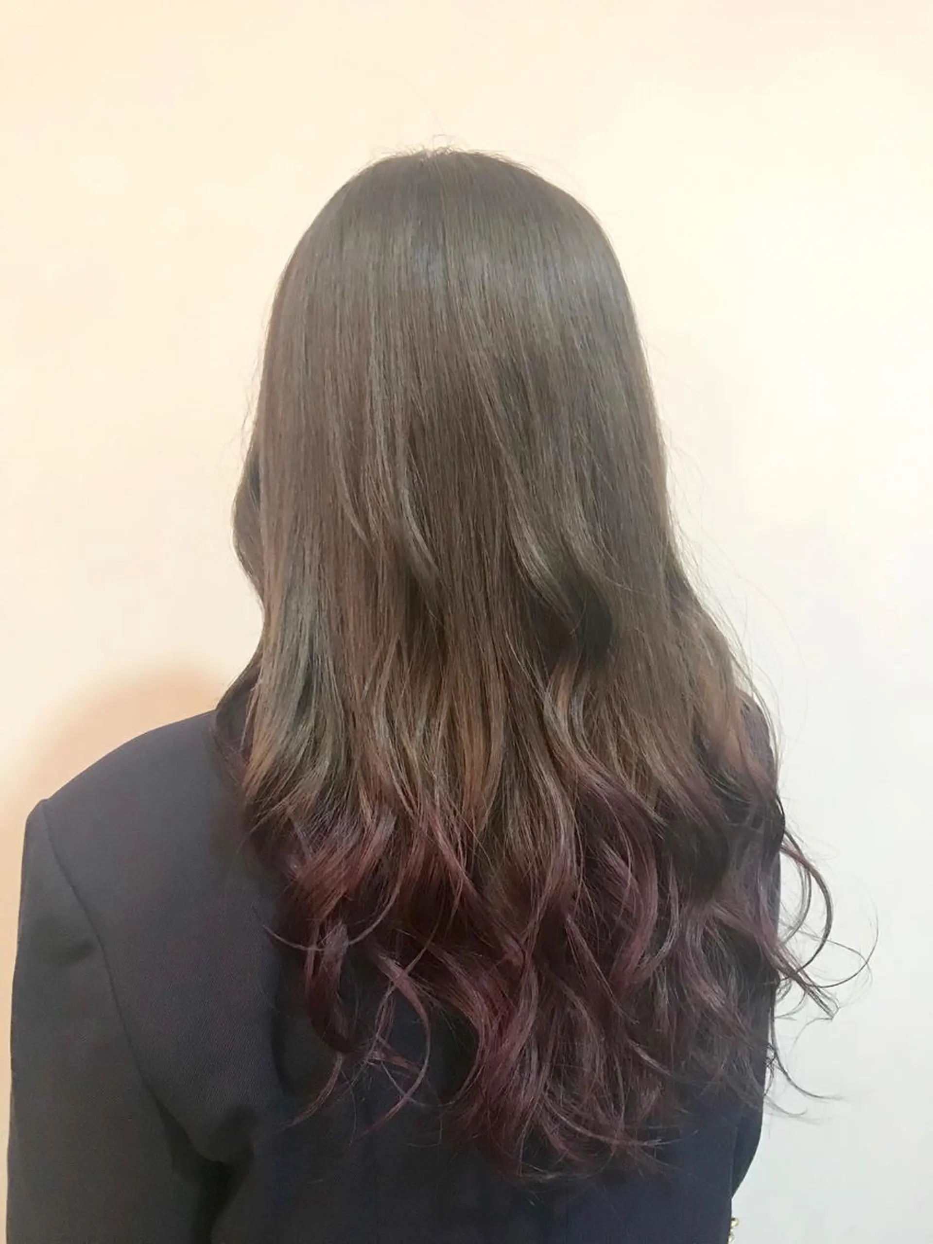 ロング カラー グラデーションカラー 三好 美里のヘアスタイル