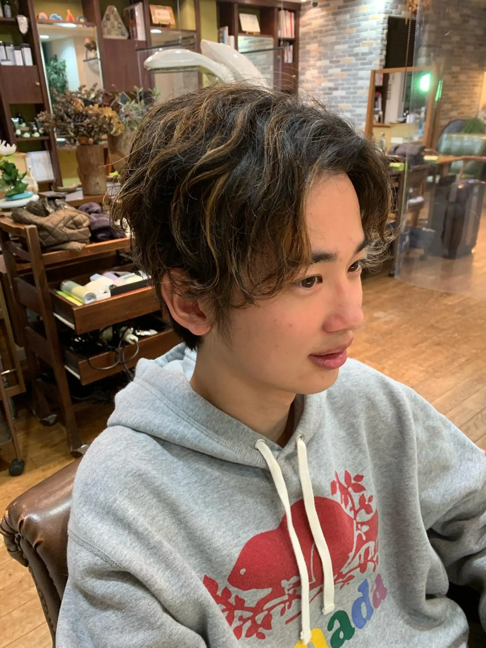 メンズ センターパート Lotus hair design所属・カット特化美容師 齋藤桐のヘアスタイル