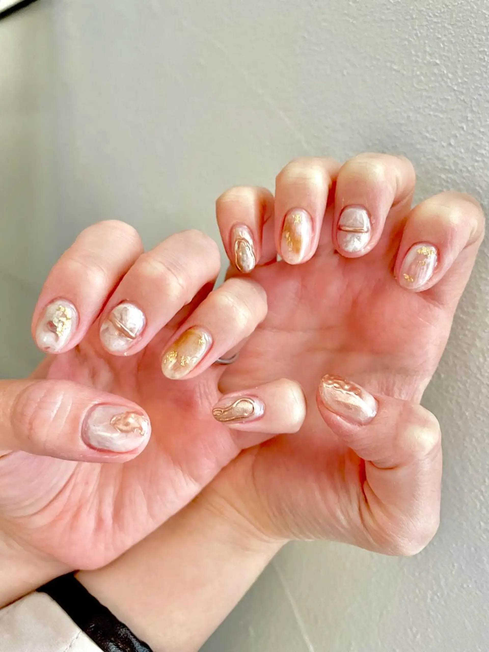 ネイル ミラーネイル ホワイト 甲府市徳行 🧸prunelleのネイルデザイン