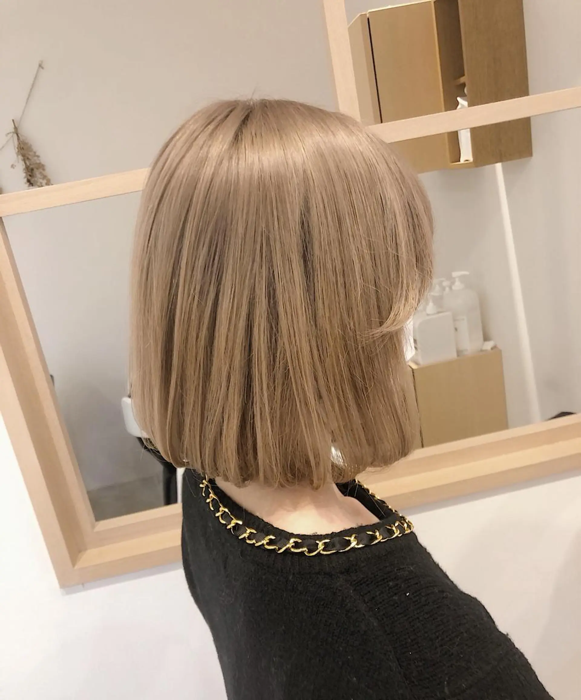 ショート カラー パーマ ヘアアレンジ ベージュカラー ブリーチ ハイトーンカラー ミルクティーベージュ ボブ カット ヘアカラー トリートメント 【ツヤ髪美容師】 ツダケイスケのヘアスタイル