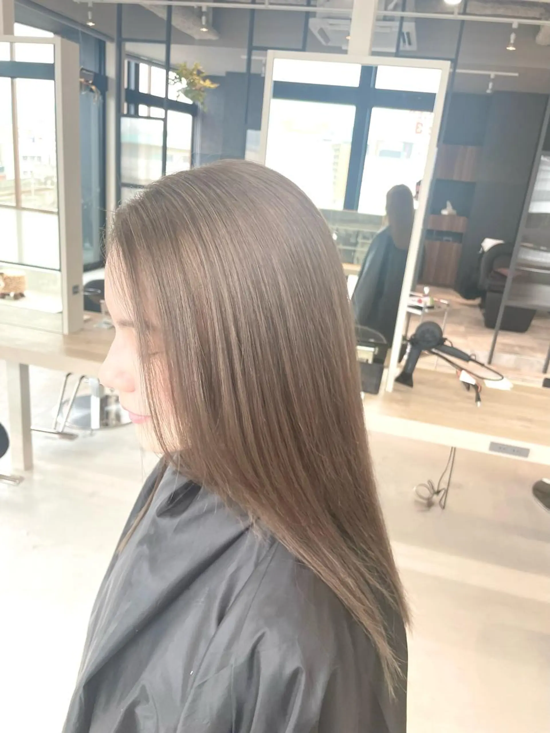 セミロング カラー Lia所属・皆木 智晴のヘアスタイル