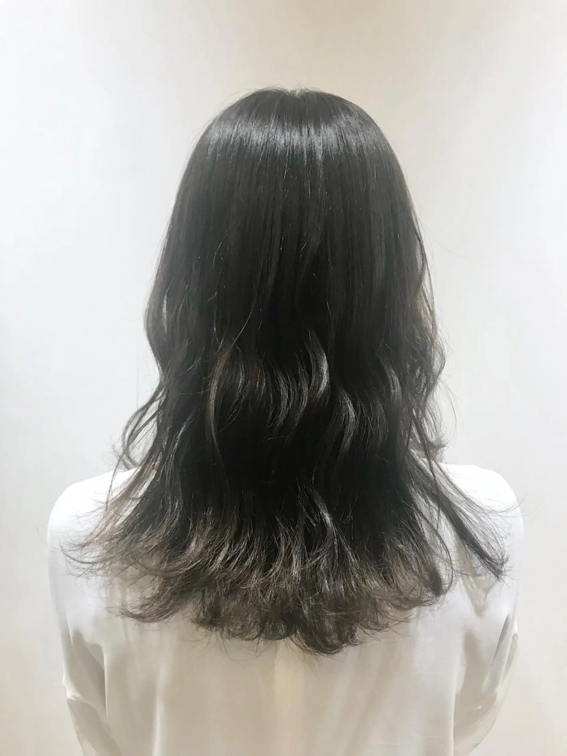 セミロング カラー 🐺ウルフ/レイヤー 似合わせ‎🤍沙羅のヘアスタイル