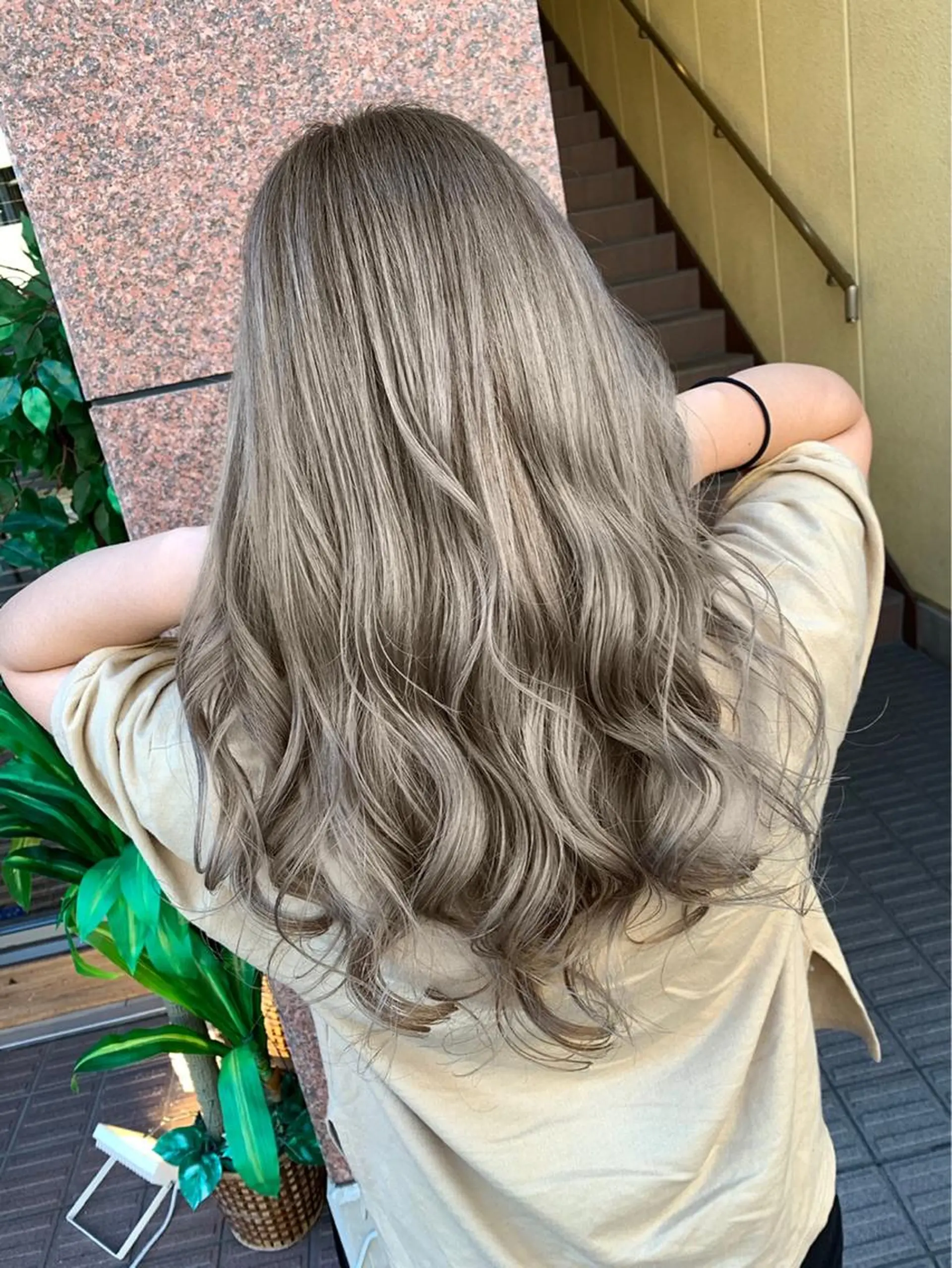 ロング カラー ヘアアレンジ ヘアカラー ハイトーン/韓国風 🤍Nacchi🐈のマツエク・マツパデザイン