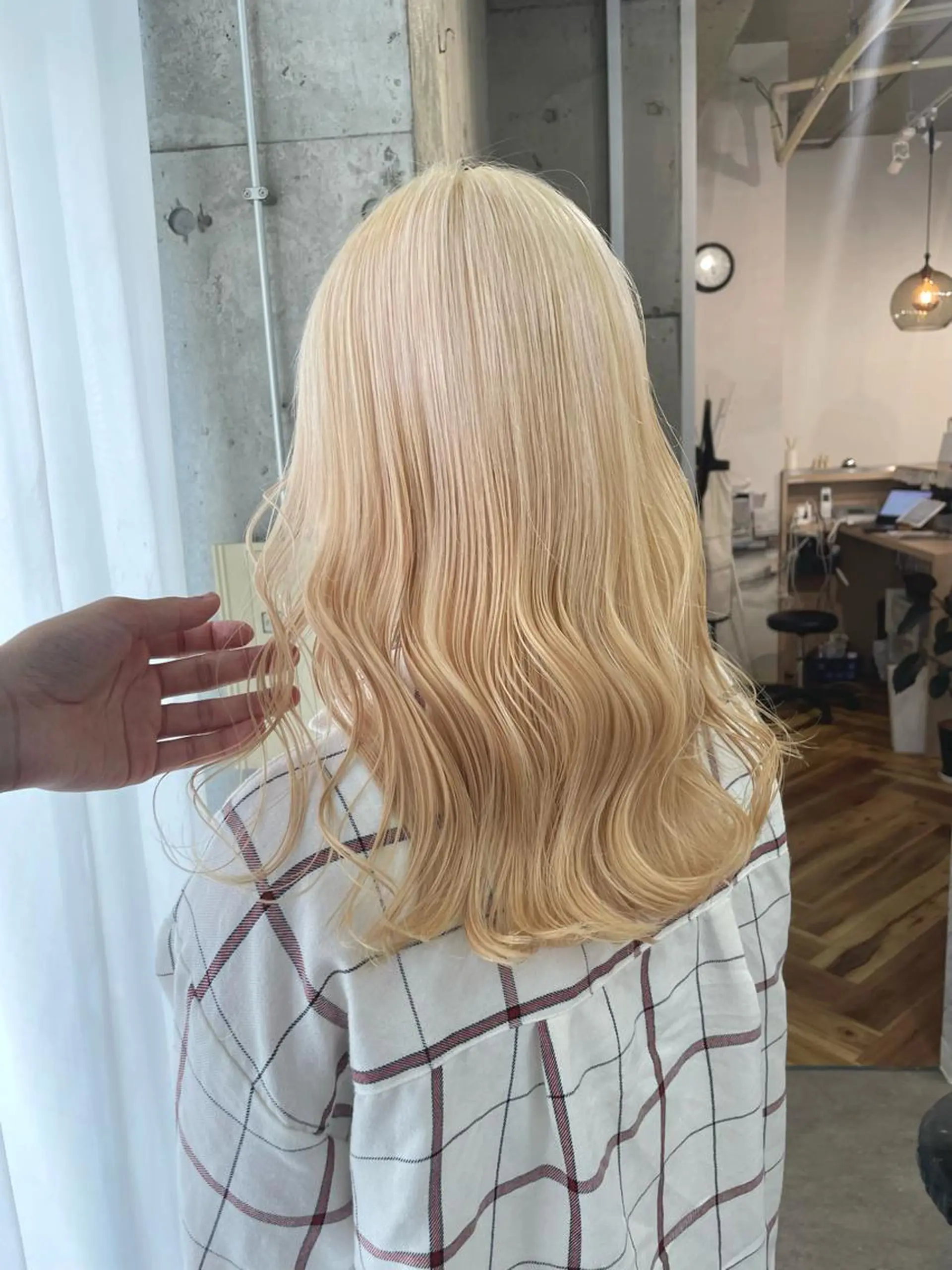 ロング カラー ベージュカラー ブロンド ブロンドベージュ lani hair salon所属・SHOTO ハイトー ン/デザインカラーのヘアスタイル
