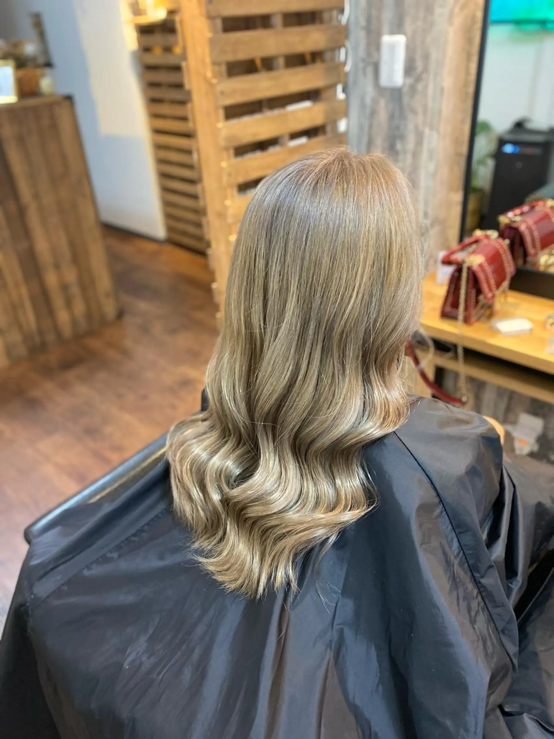 ロング カラー ベージュカラー ミルクティーベージュ カット ヘアカラー トリートメント Lizir  ルズィール所属・Luzir⭐︎ GEN⭐︎のヘアスタイル