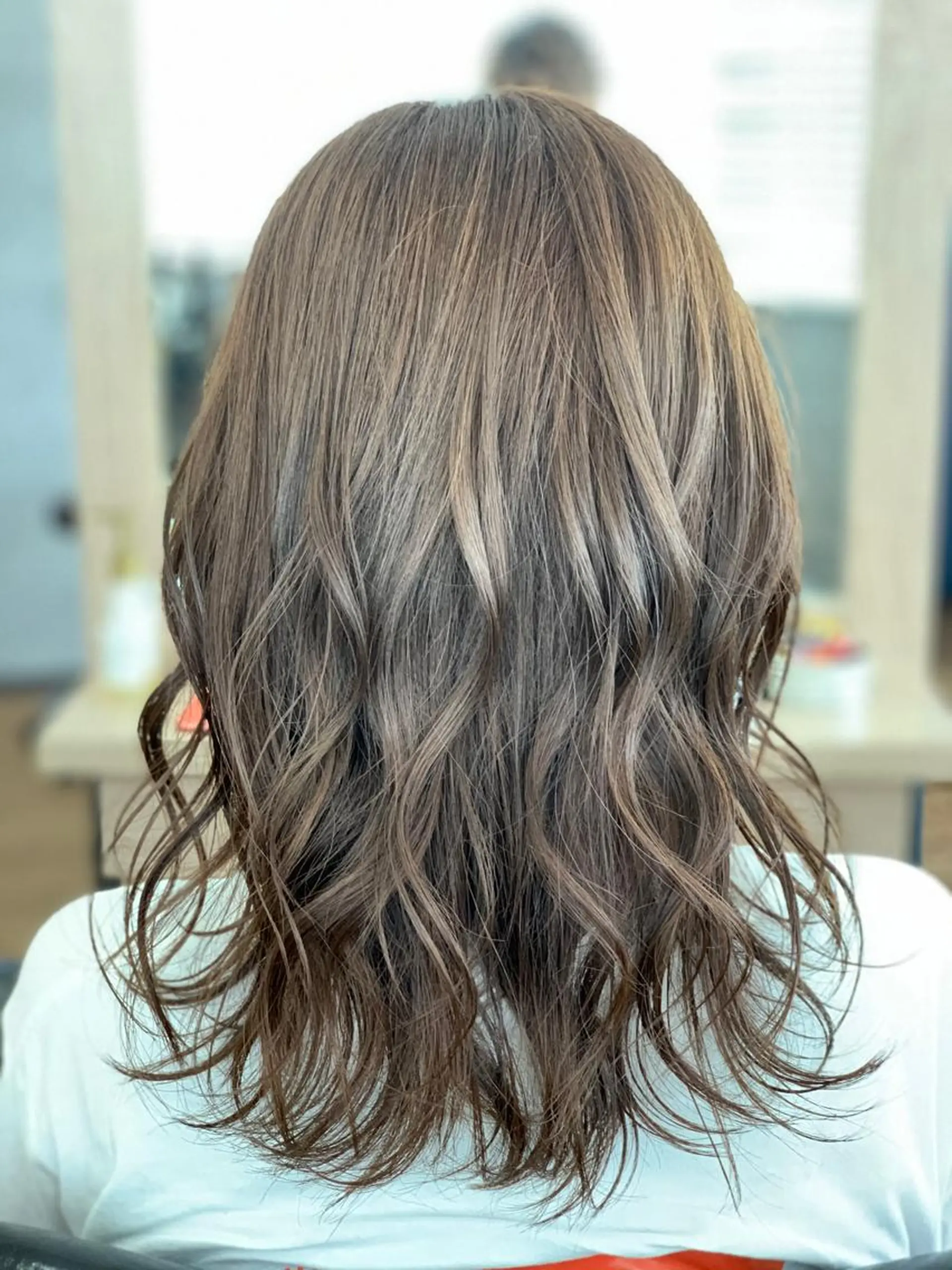 セミロング SALOWIN心斎橋Suite店所属・ブリーチ毛にもできる 縮毛矯正|鷹司郎のヘアスタイル