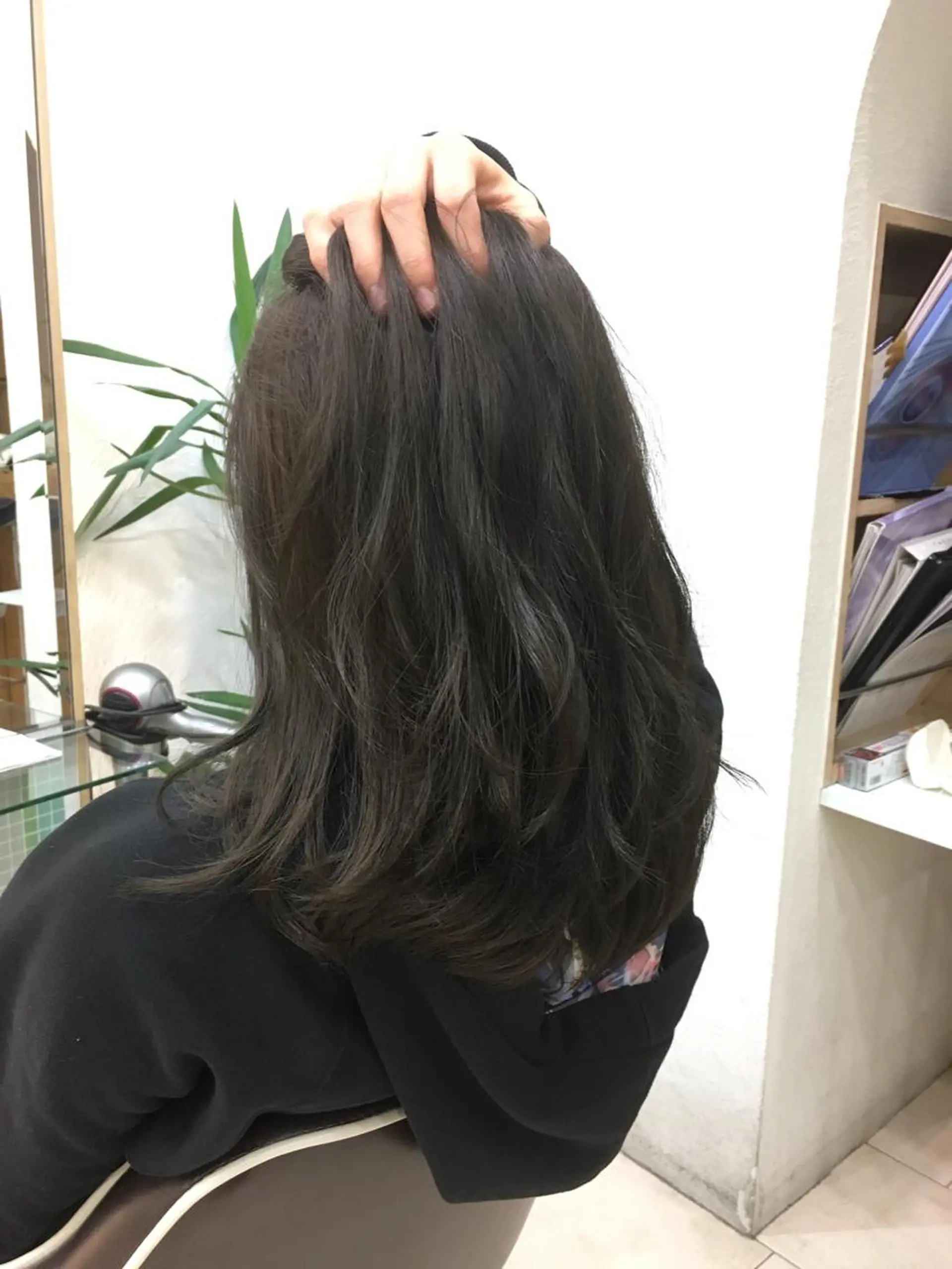セミロング カラー kahuli  hair Ulu 「カーフリヘアウル」所属・鎗田 健のヘアスタイル