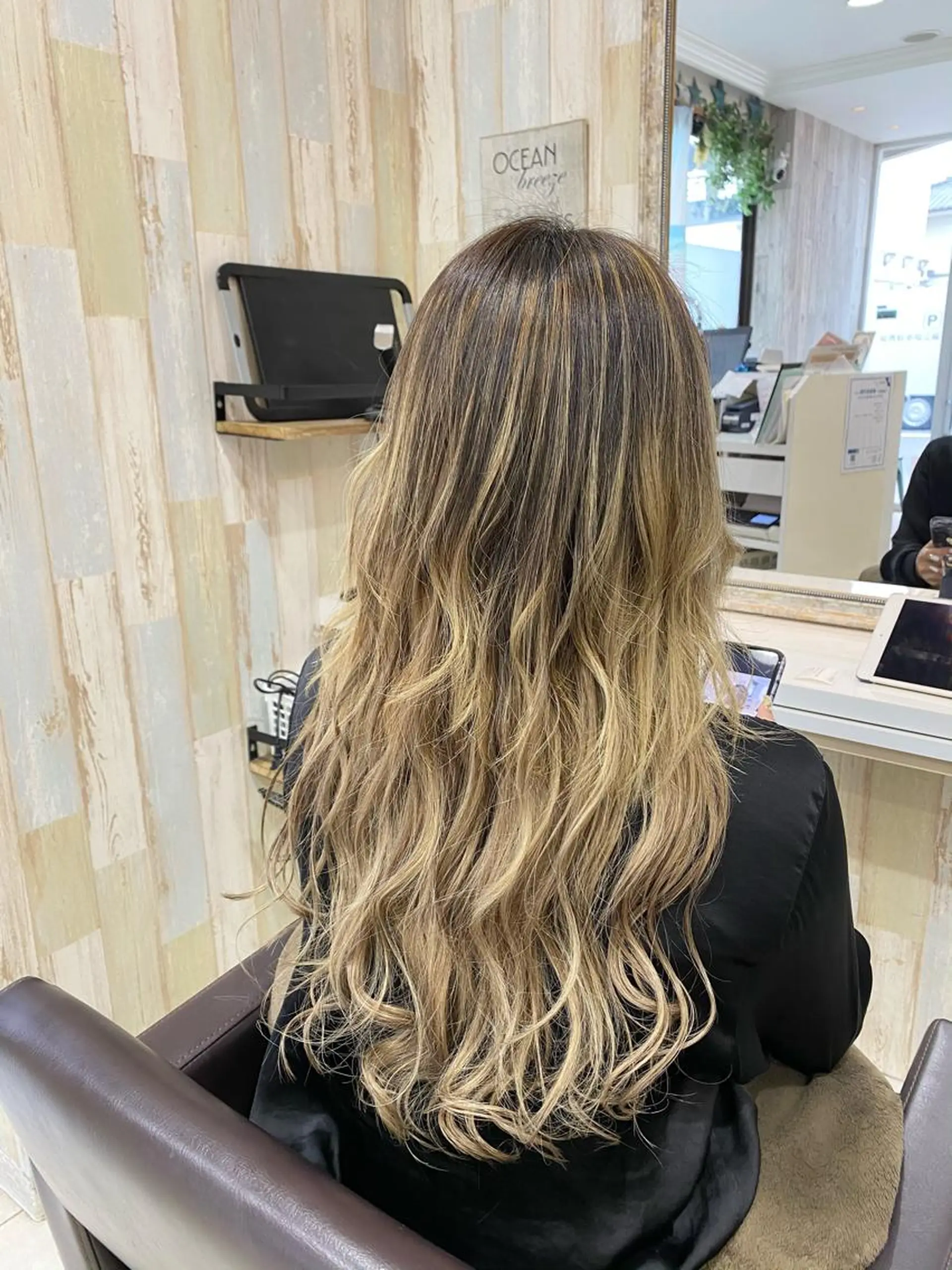 ロング 石井 彰浩のヘアスタイル