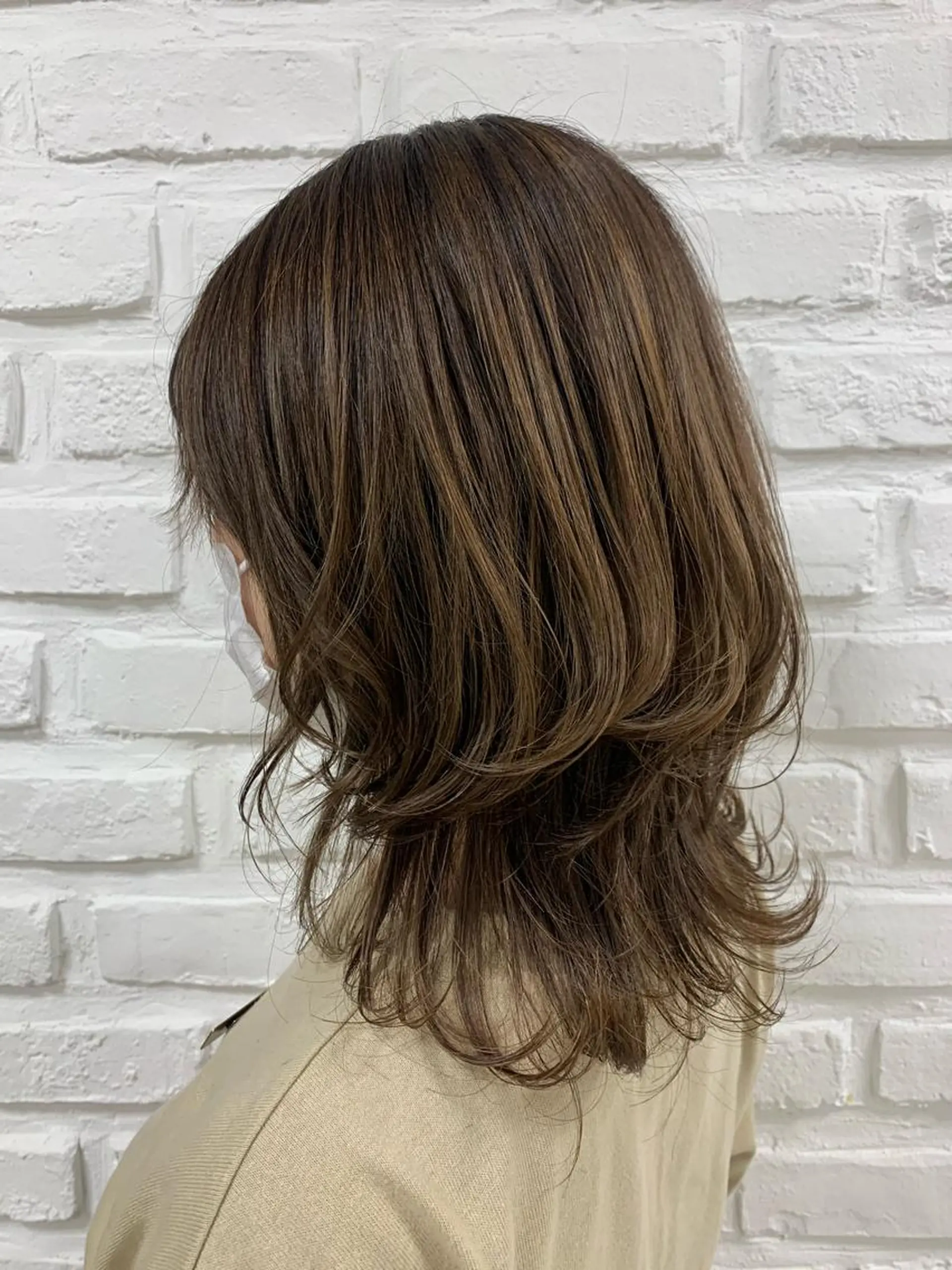 セミロング カラー グレージュ イルミナカラー メンズヘア専門🦊 RYOKAのヘアスタイル