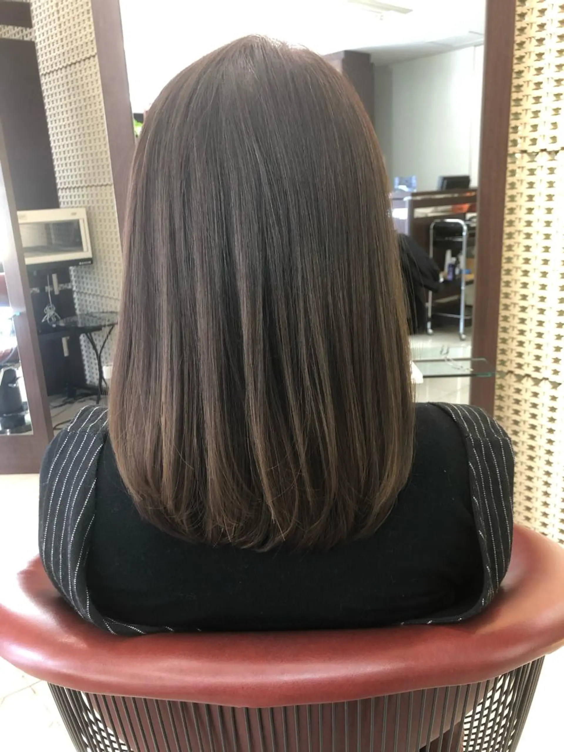 セミロング 小林 伊織のヘアスタイル