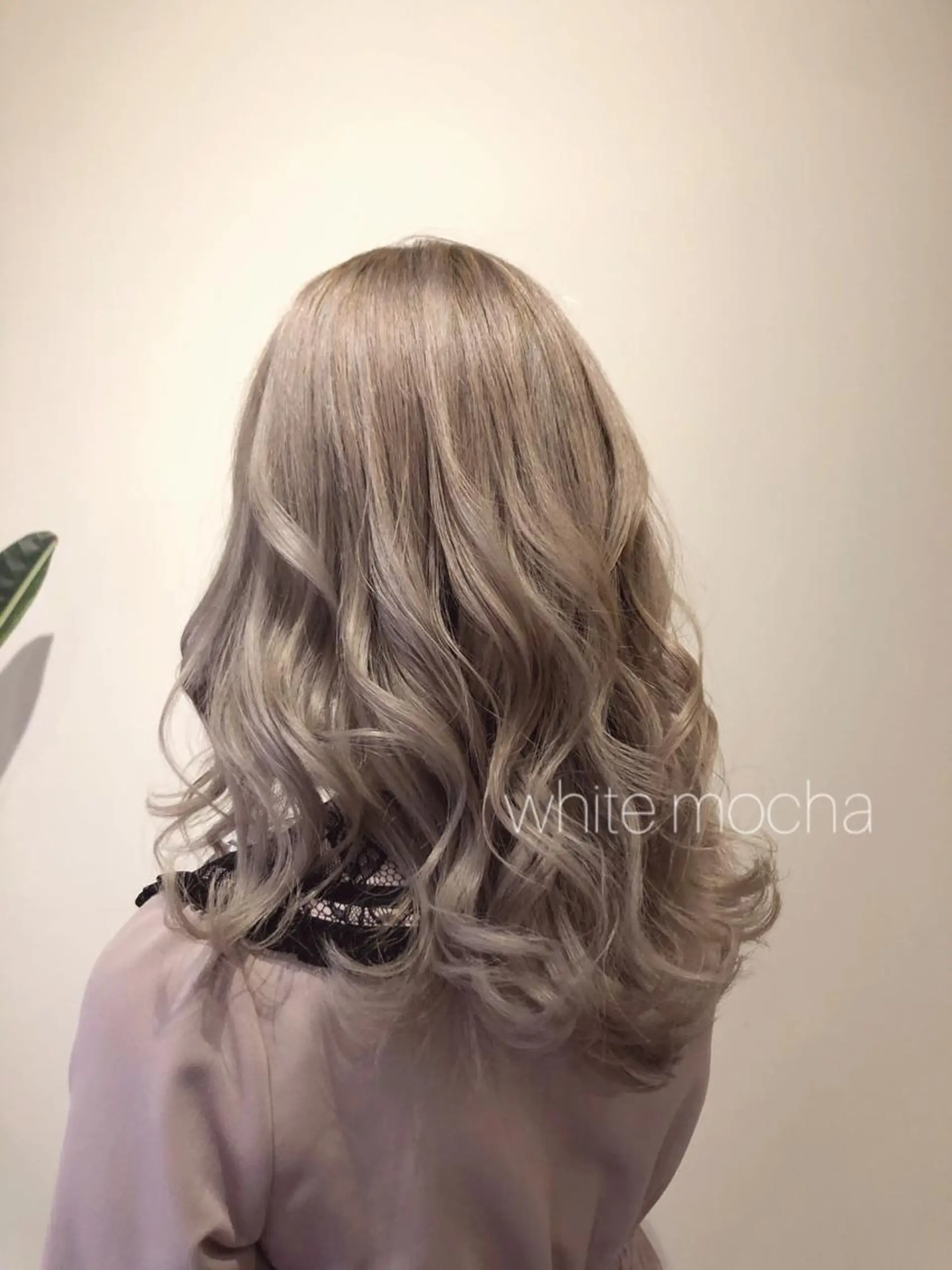 セミロング ヘアカラー 🧡ミルクティー/ レイヤー🧡ショウナのヘアスタイル