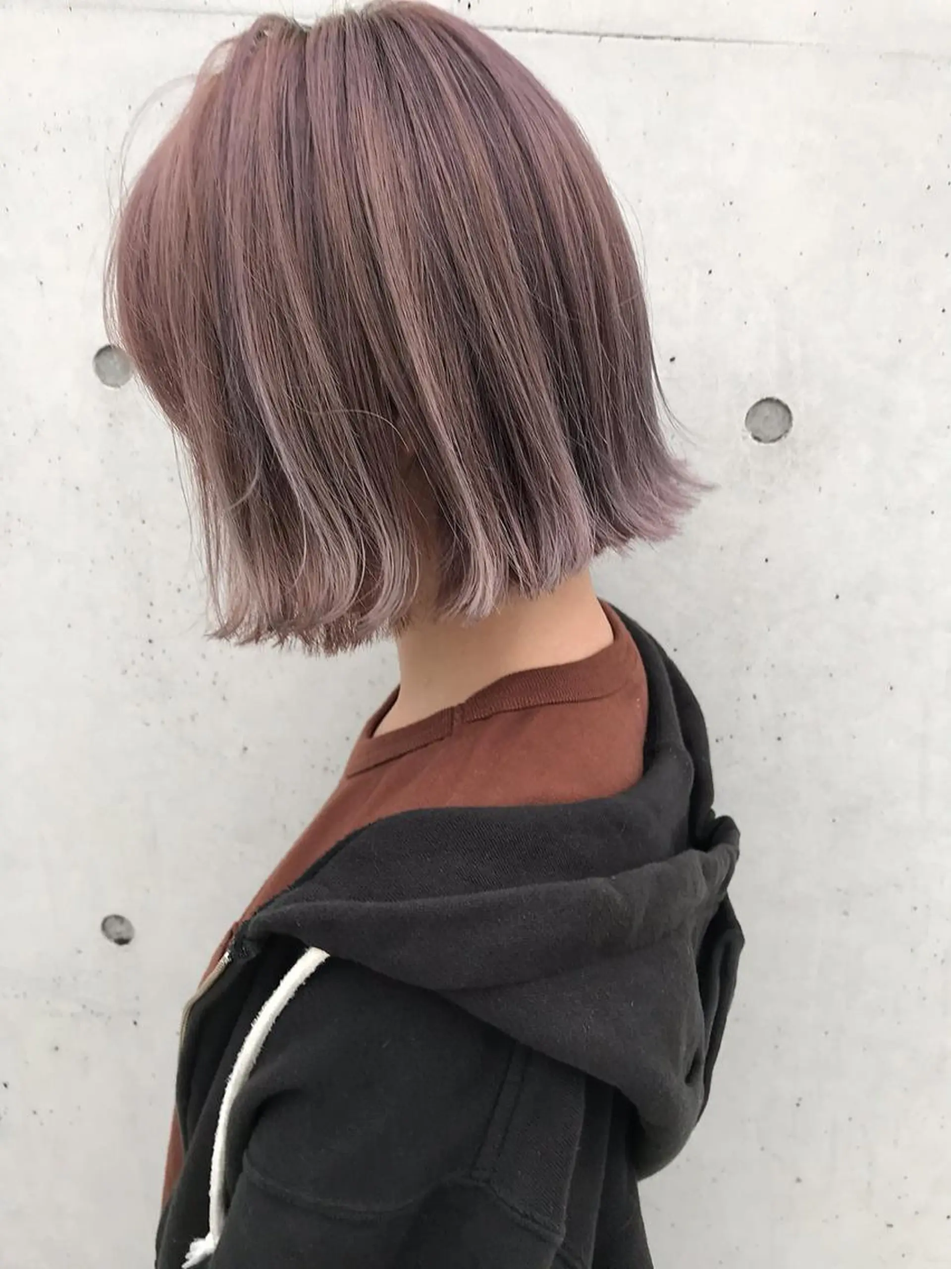 ミディアム カラー 切りっぱなしボブ ベージュカラー ハイライトカラー ピンクカラー ピンクベージュ Chlom🌿Top Stylist沖田のヘアスタイル