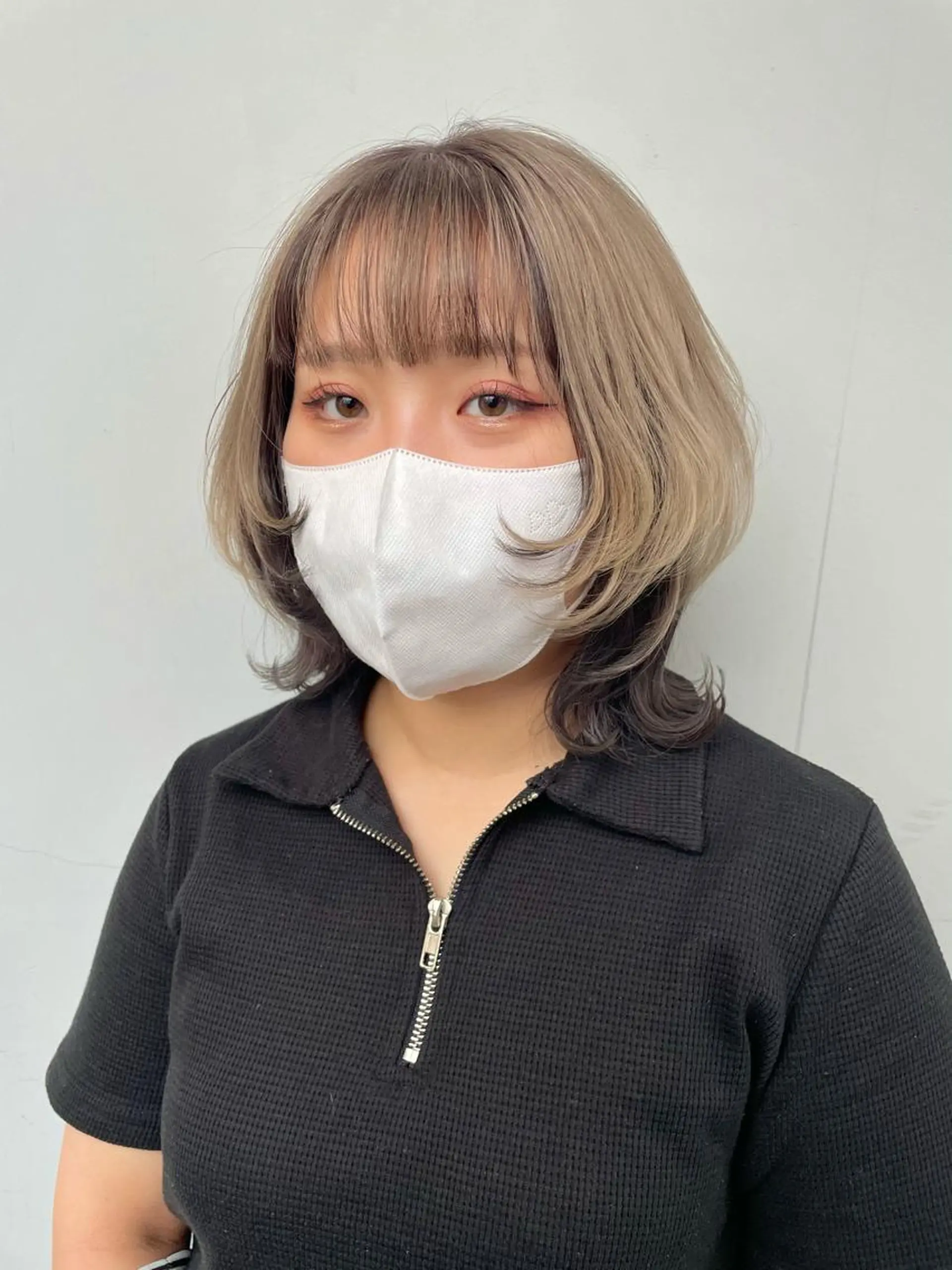 ミディアム カラー アディクシーカラー ベージュカラー ブリーチ ケアブリーチ ダブルカラー カット ヘアカラー トリートメント もにか🌞原宿/渋谷 🌝ブリーチカラーのヘアスタイル