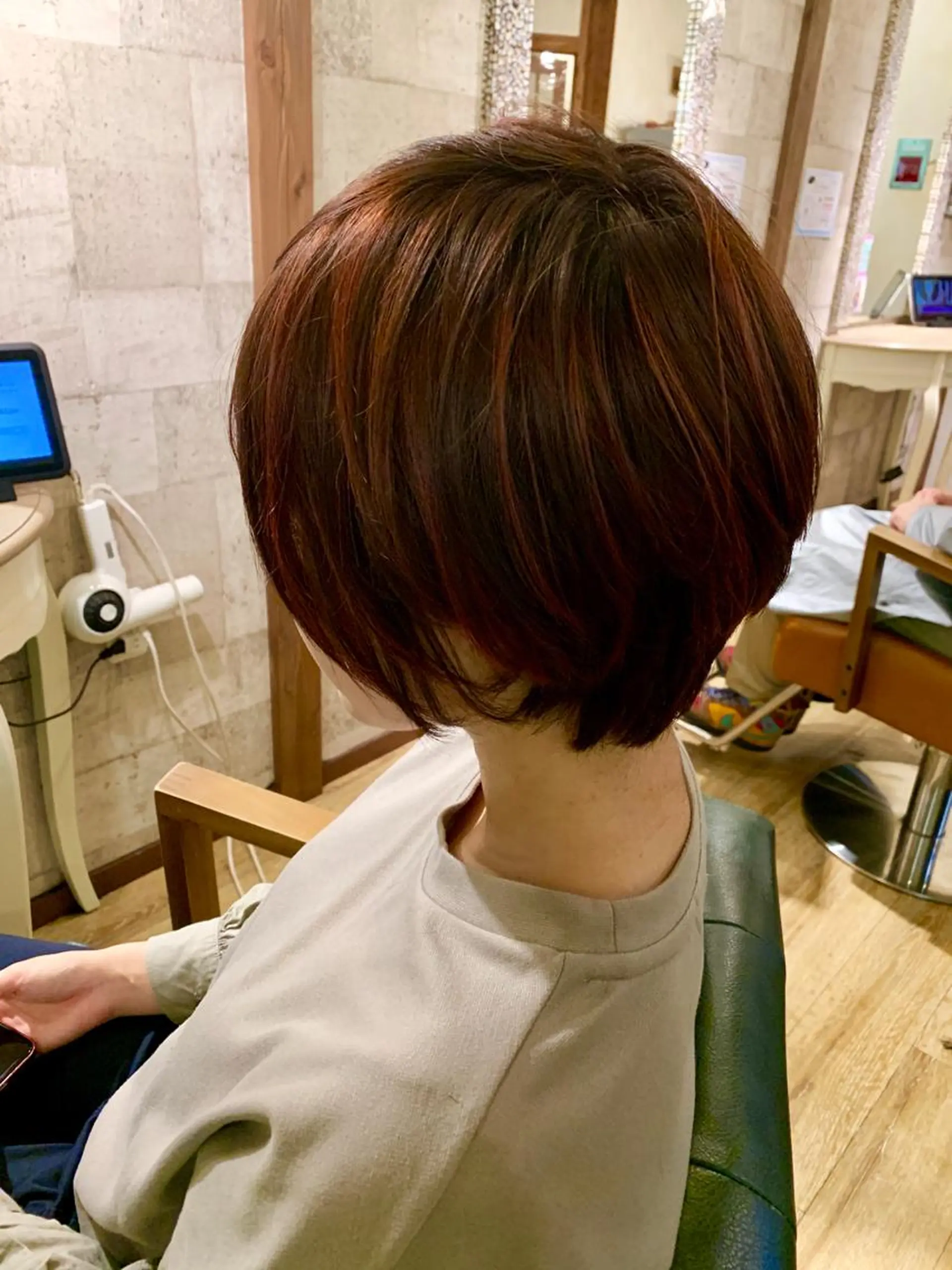 ショート カラー アッシュ ハイライトカラー レッドカラー ハイライト ショートヘア カット ヘアカラー SALOWIN(サロウィン)広島並木通り所属・田村和範/似合わせ カラー/髪質改善のヘアスタイル