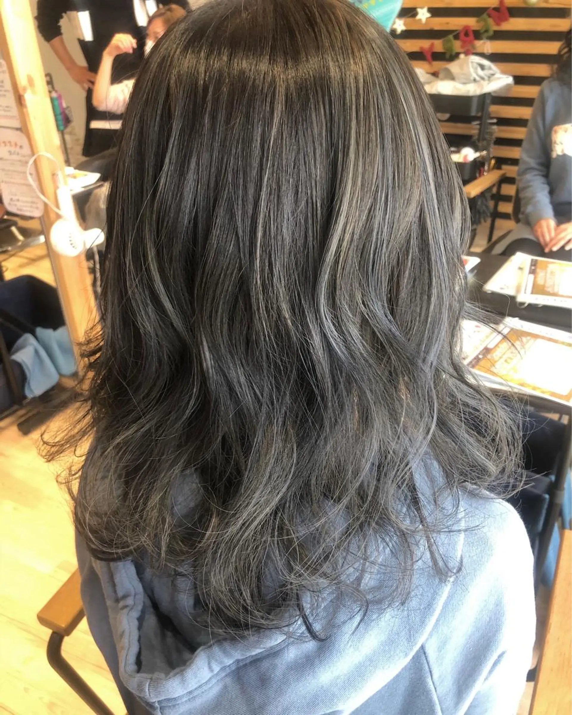 カラー 早川 真幸のヘアスタイル