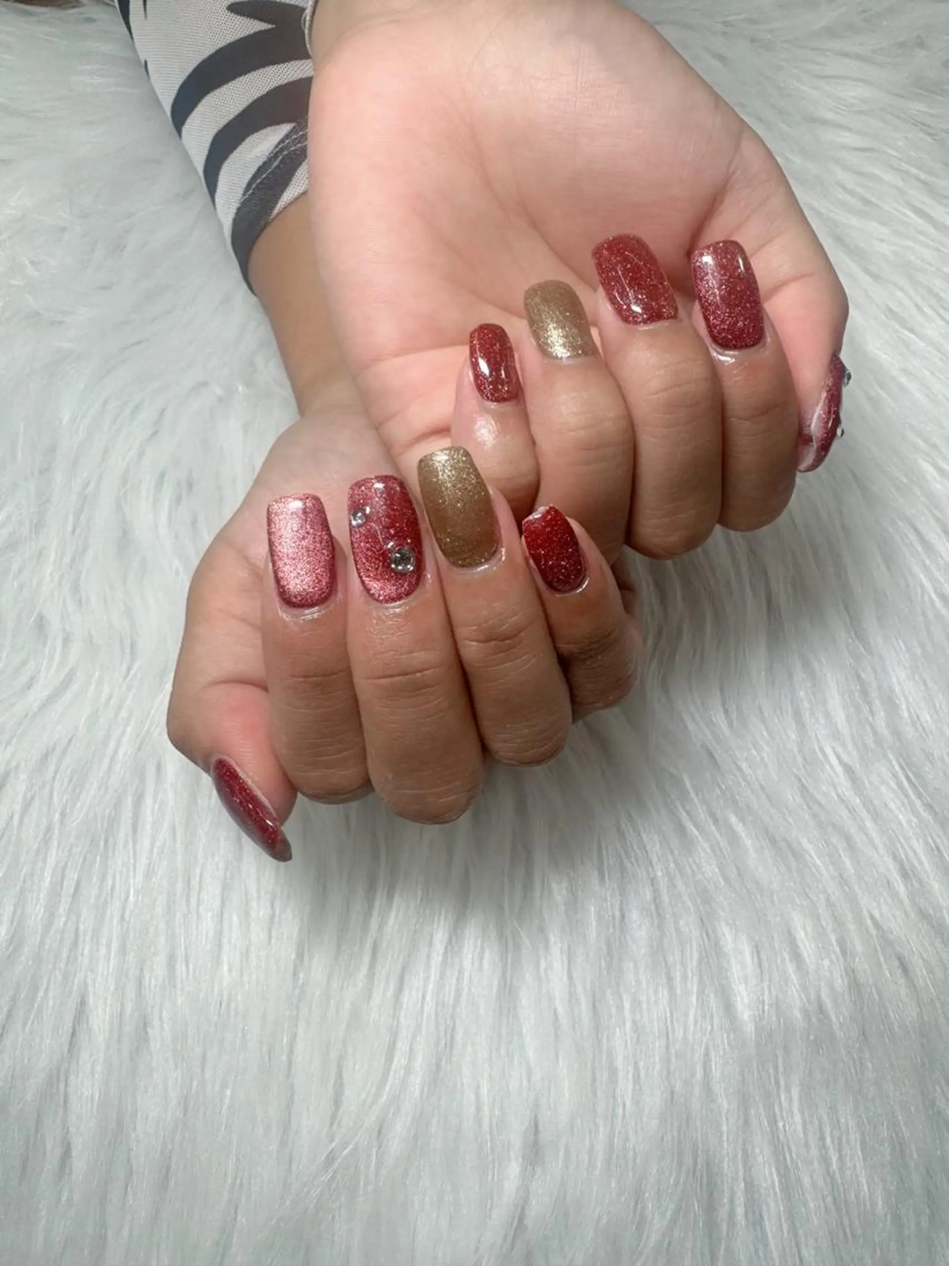 ネイル アートネイル マグネットネイル 赤色 ハンドネイル E nail ネイリストのネイルデザイン