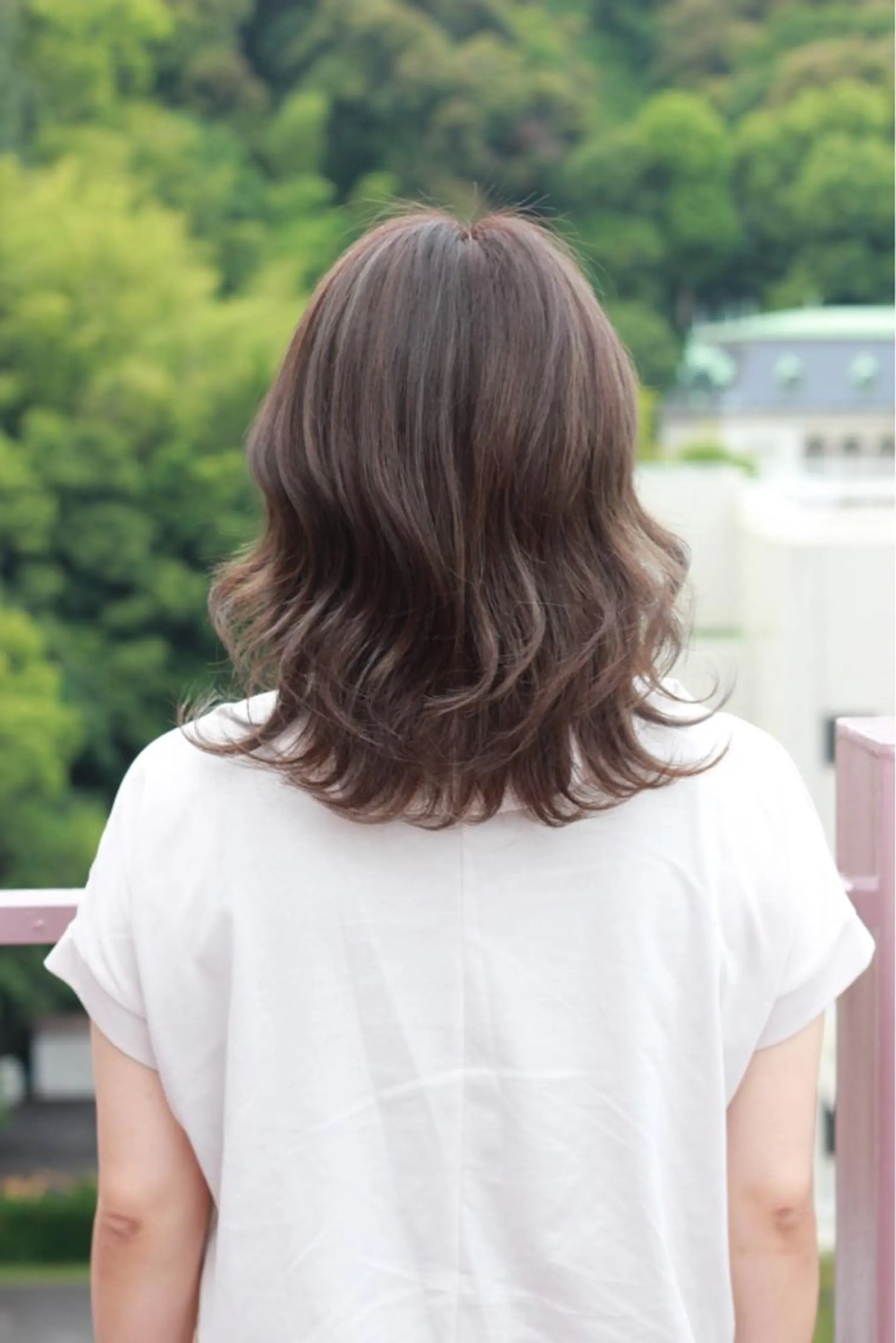 ミディアム カラー ハイライトカラー ハイライト ヘアカラー Viage （ビアージュ）のヘアスタイル