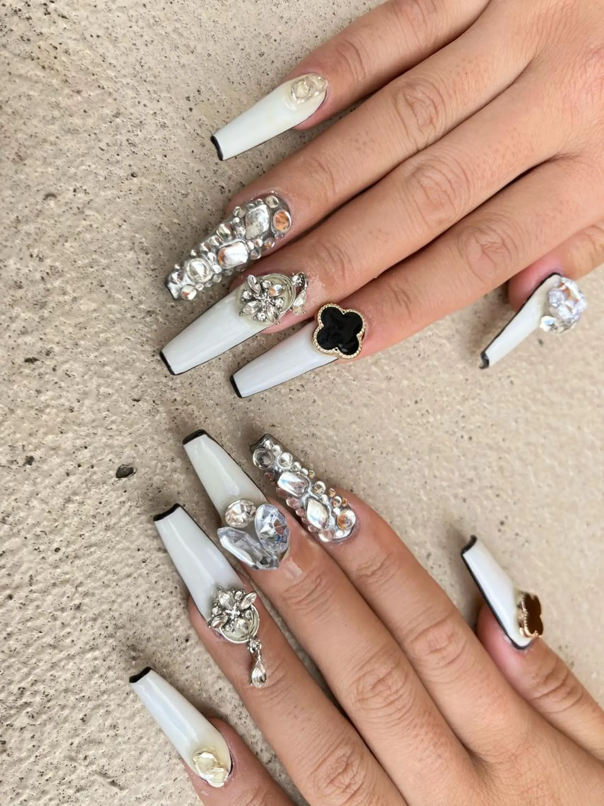 ロング ネイル ハンドネイル ✴︎ Delightのネイルデザイン