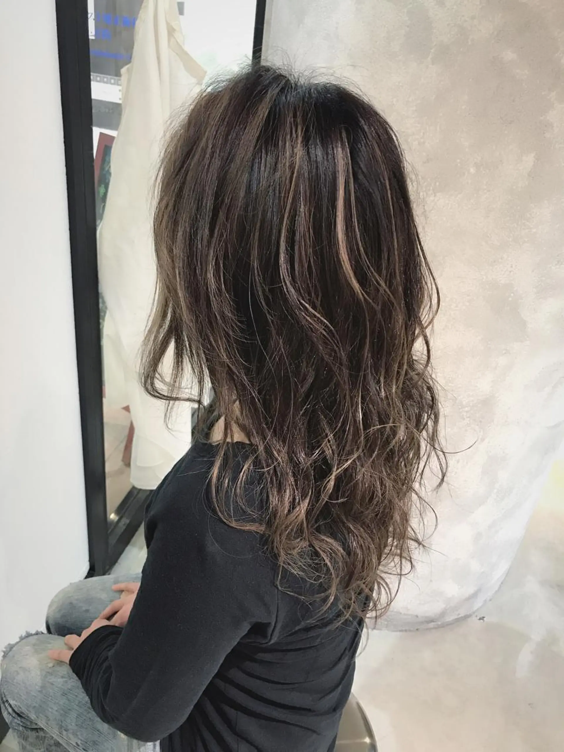 ロング カラー ダークグレー ハイライトカラー シルバー ハイライト 松村 崇弘のヘアスタイル