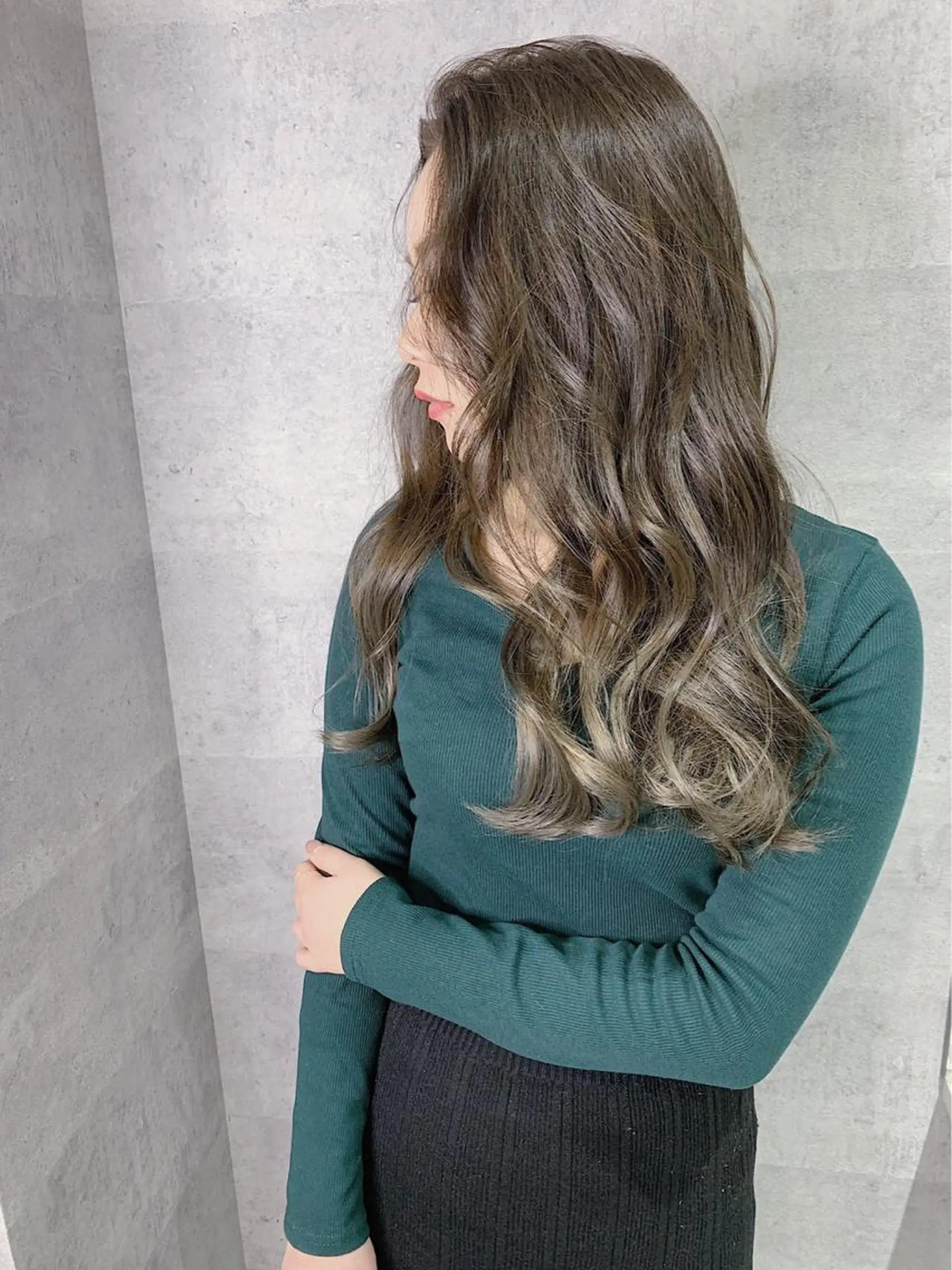 ロング カラー ブリーチ イルミナカラー _WHITE 難波本店のヘアスタイル