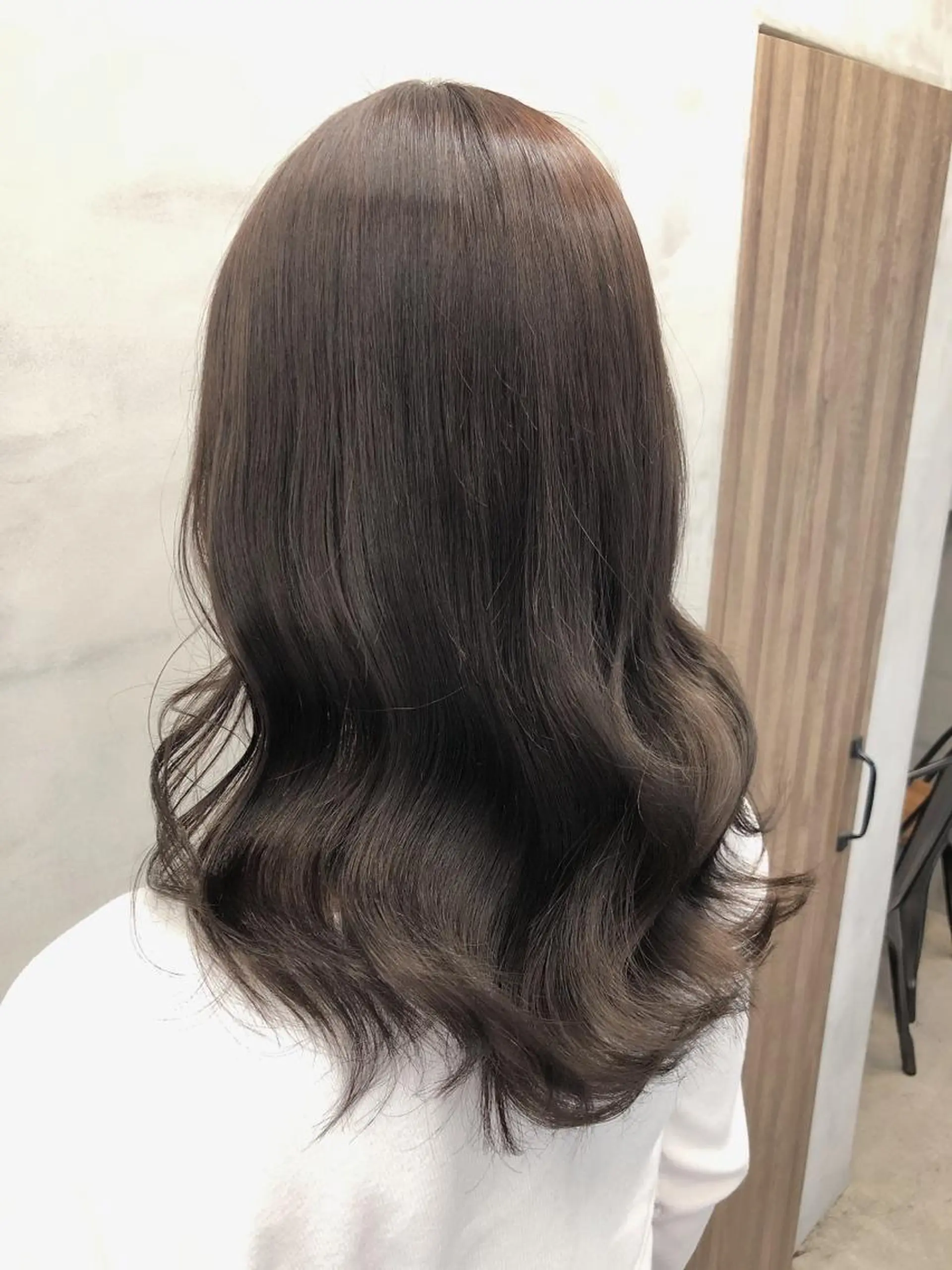 セミロング カラー ヘアアレンジ アッシュ アッシュグレー アッシュグレージュ ベージュカラー ブリーチ 【美髪特化 髪質改善サイトウ】のヘアスタイル