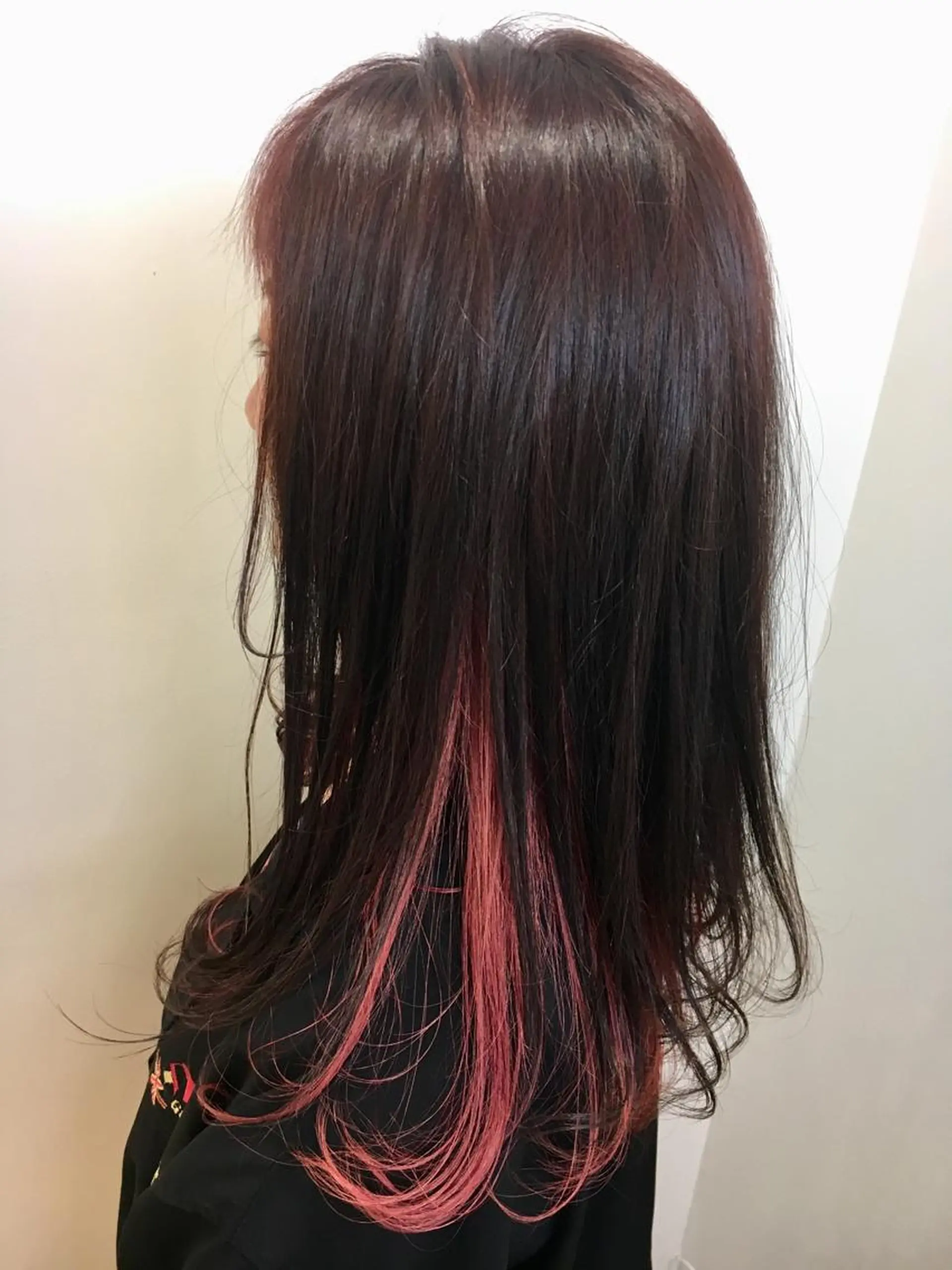 ロング カラー インナーカラー ヘアカラー 永井 大希のヘアスタイル