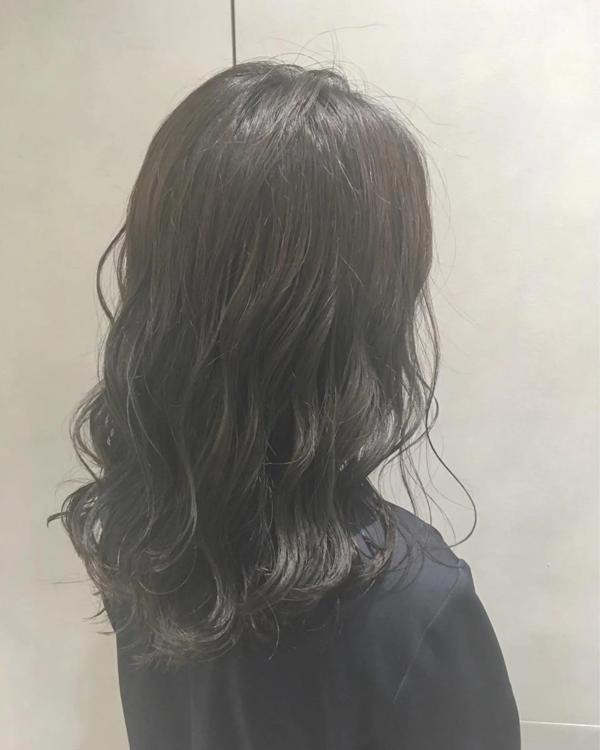 セミロング カラー ヘアアレンジ ブリーチ グレージュ ブリーチなしカラー エグチ アキラのヘアスタイル