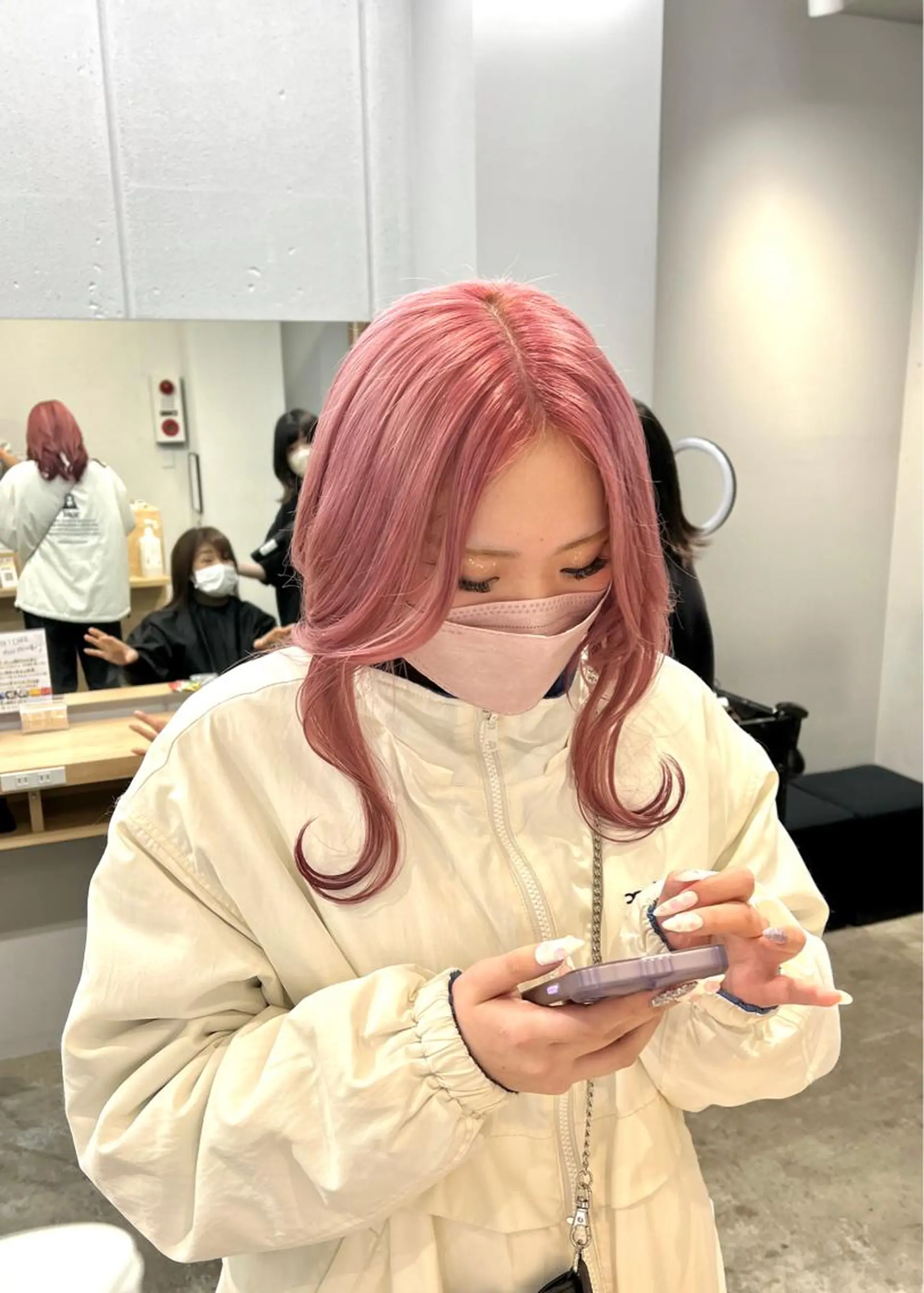 セミロング カラー ピンクカラー SALOWIN柏Suite所属・ブリーチ毛の縮毛矯正 ハイトーン/岡本智樹のヘアスタイル