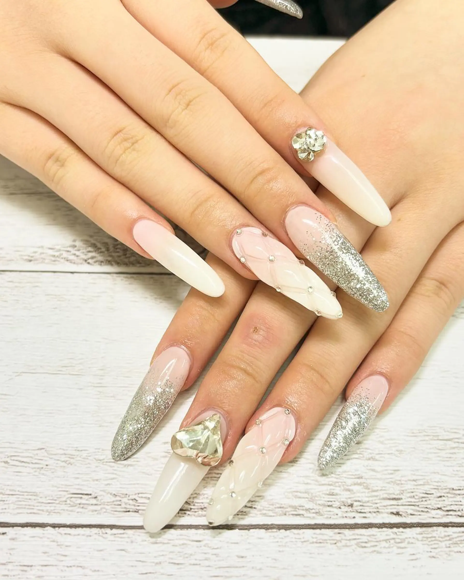 ネイル ハンドネイル リラネイル ギョウのネイルデザイン