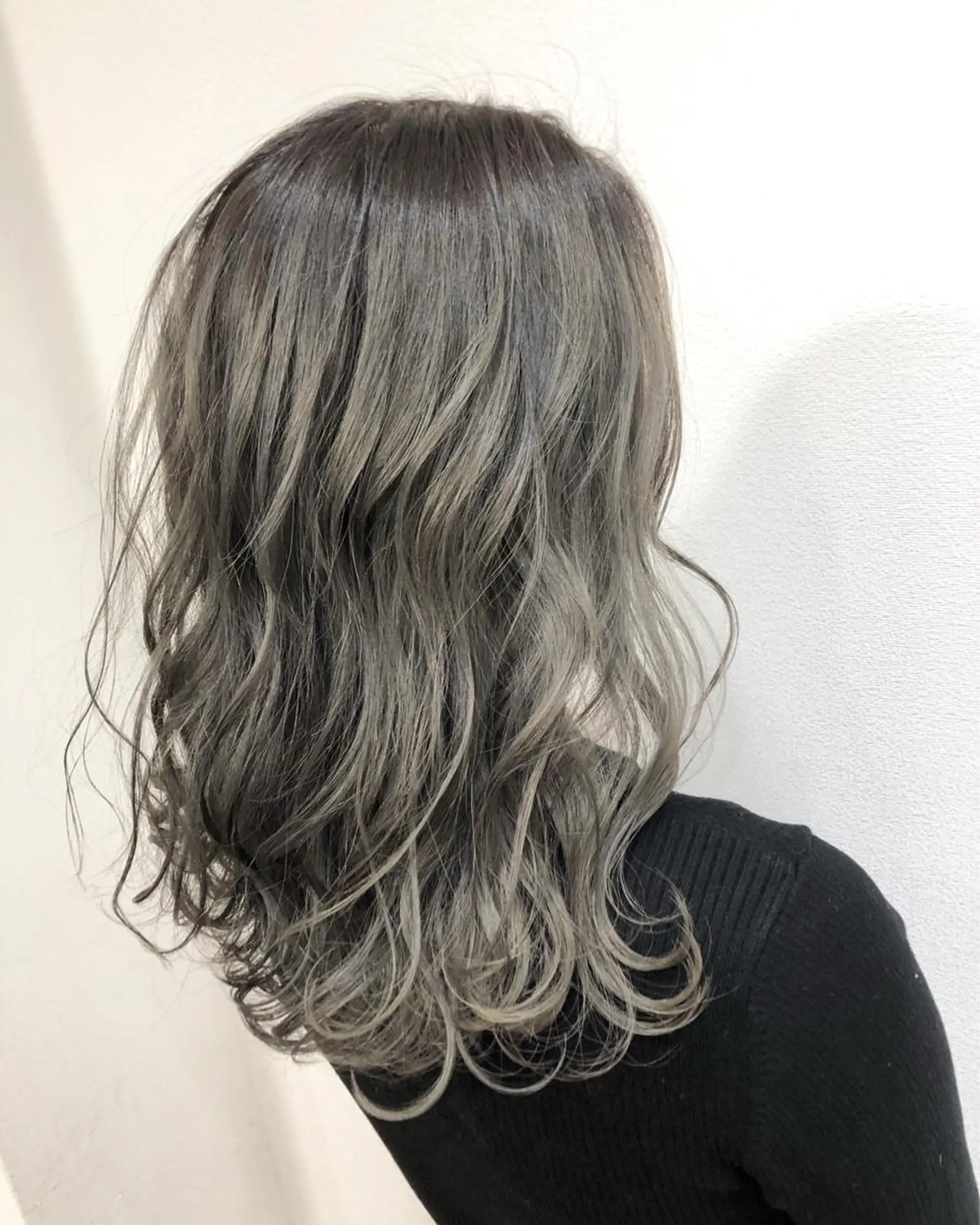 セミロング カラー ヘアアレンジ ブリーチ グレージュ イルミナカラー カット ヘアカラー Le/a谷町 野上幹太のヘアスタイル