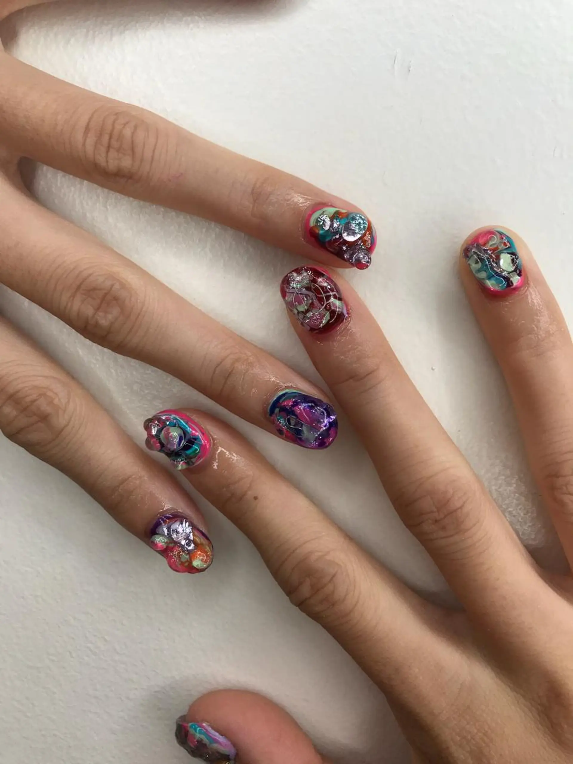 ネイル viewstokyo所属・mana 暖色カラーカットのヘアスタイル