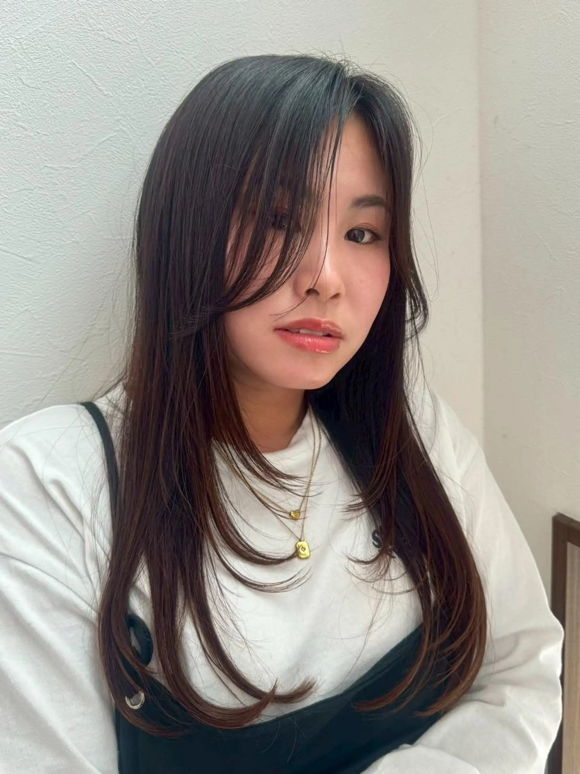 ロング カット 岩﨑 智穂のヘアスタイル