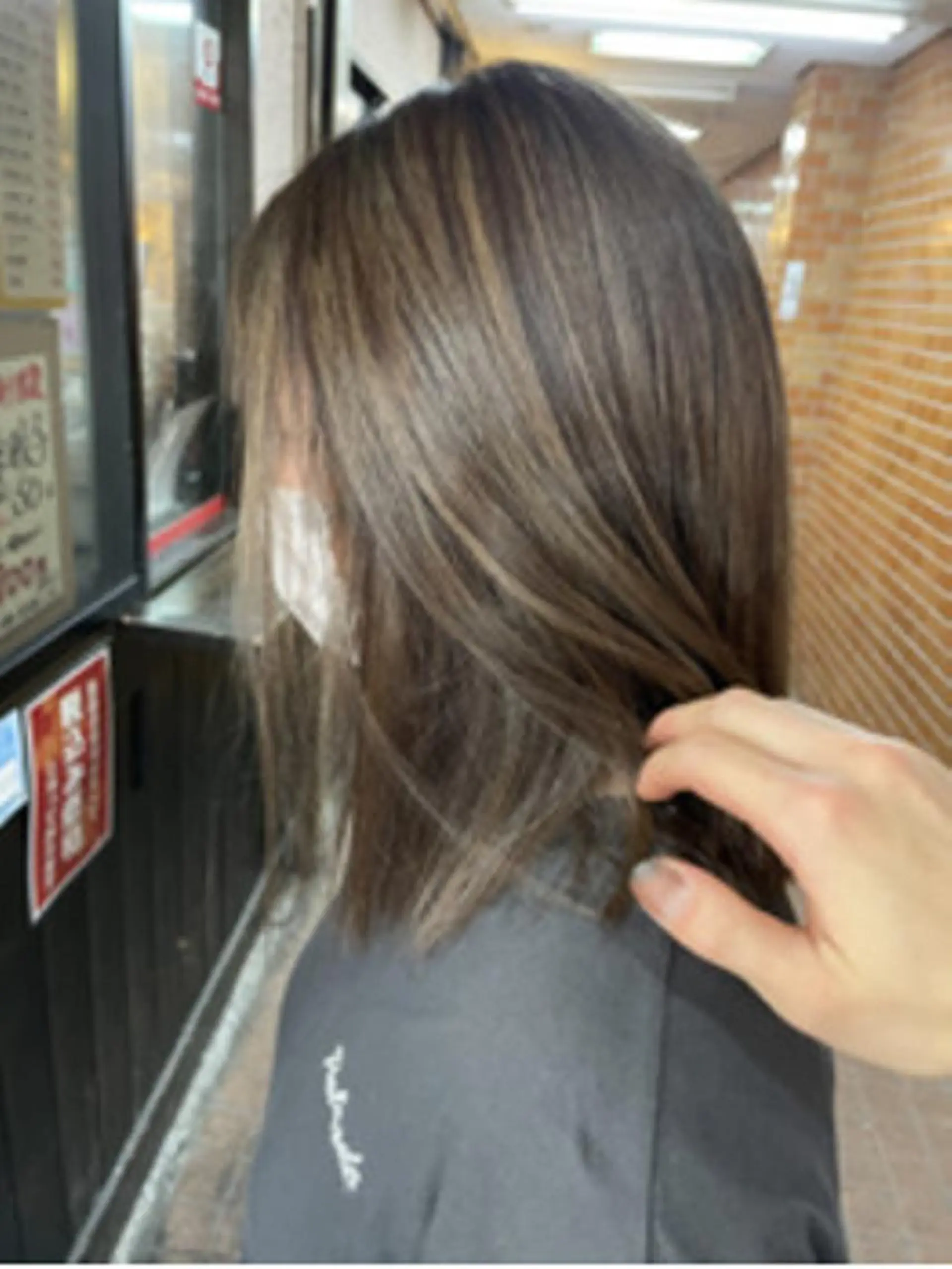 ミディアム Blue高槻所属・ハイライト 透明感カラー松本のヘアスタイル