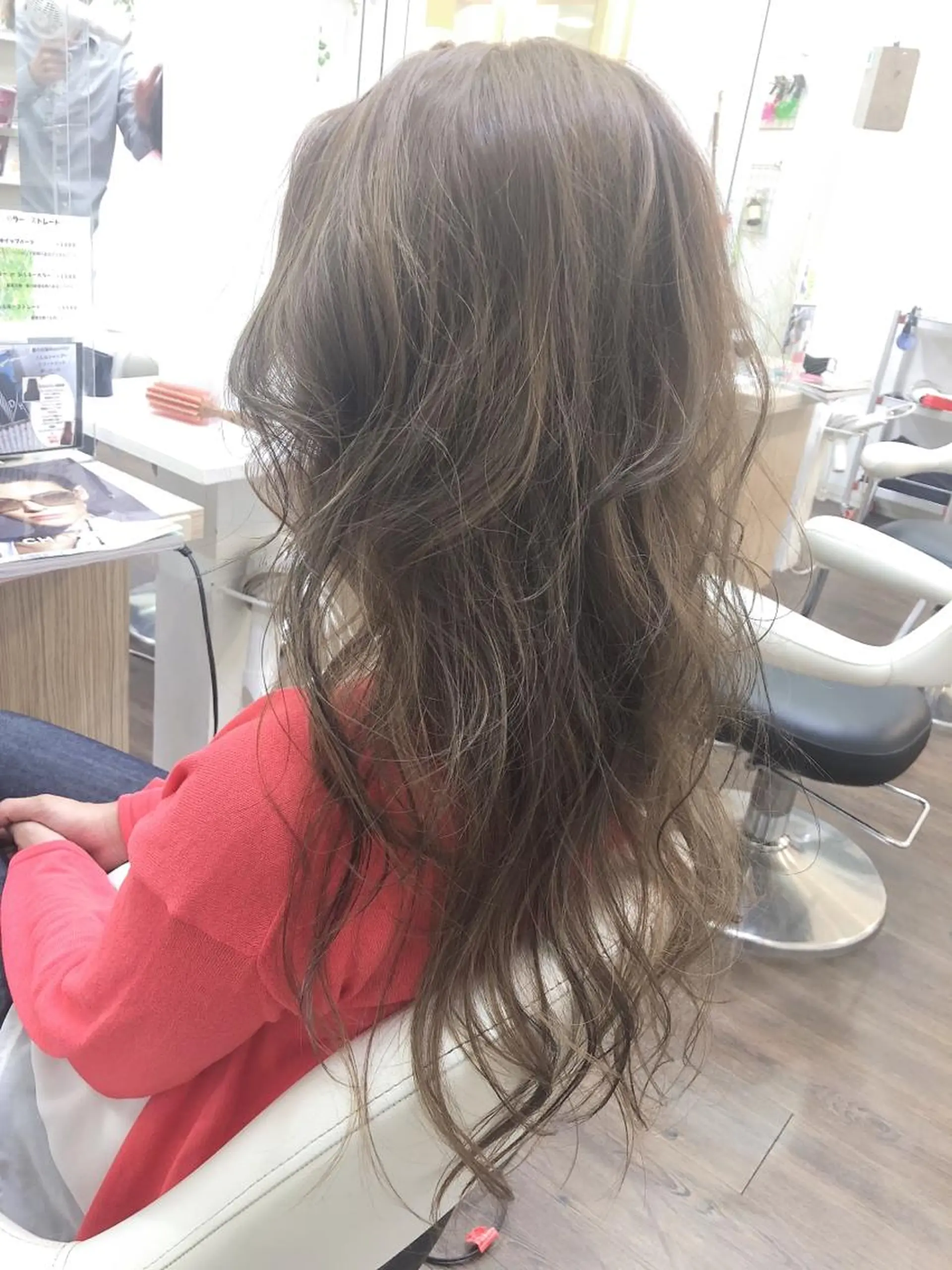 ロング カラー 透明感カラー ハイライトカラー オレンジ ハイライト ハイライト/インナー /ブリーチ/レイヤーのヘアスタイル